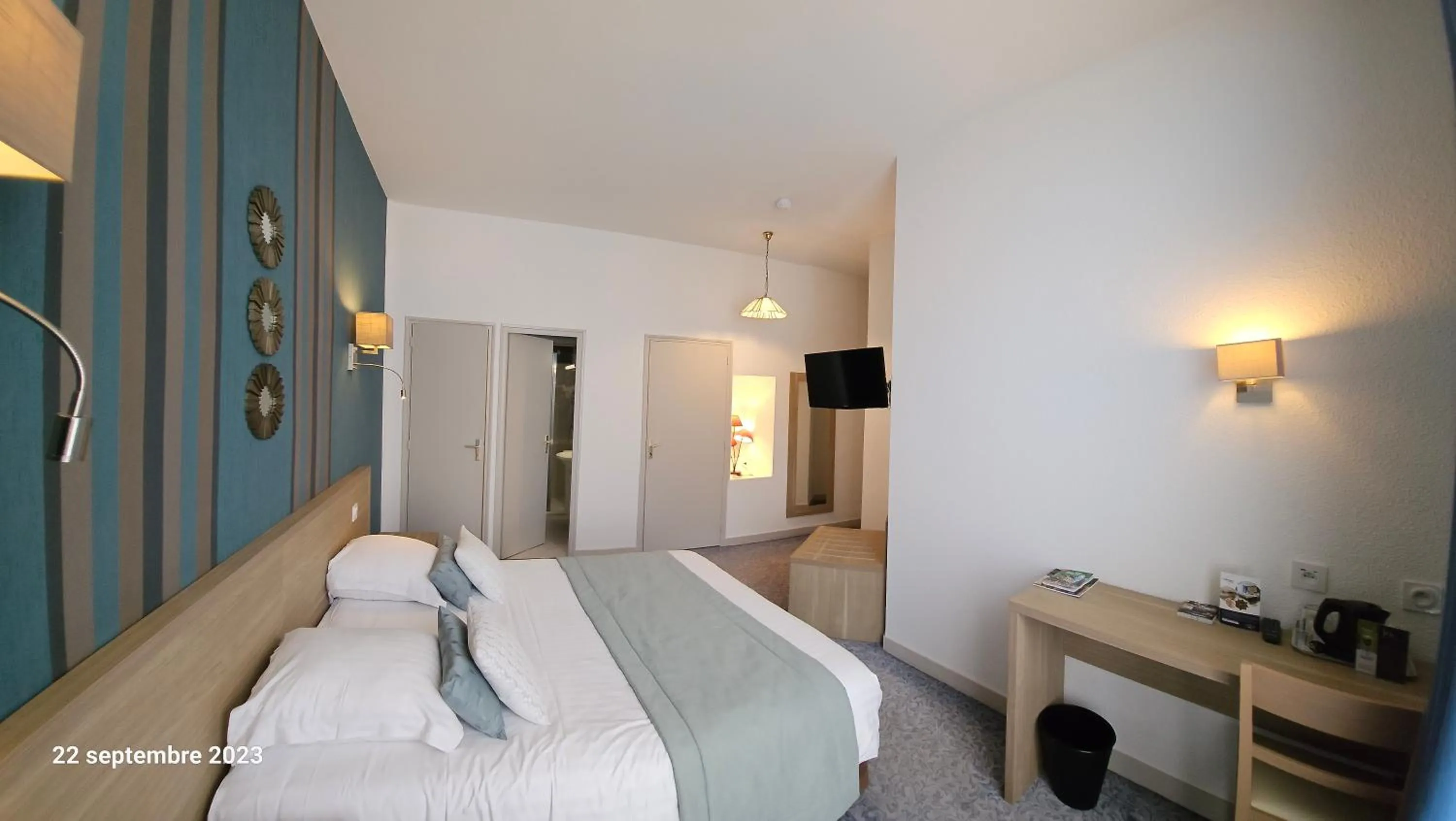 Decorative detail, Bed in Hôtel Le Rohan Charme et Caractère