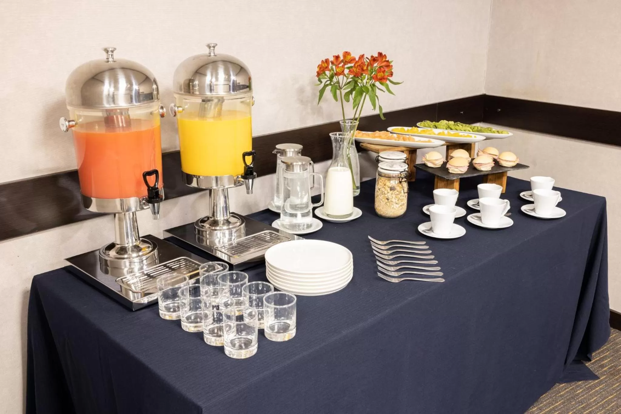 Meeting/conference room in Holiday Inn Express Puerto Madero by IHG