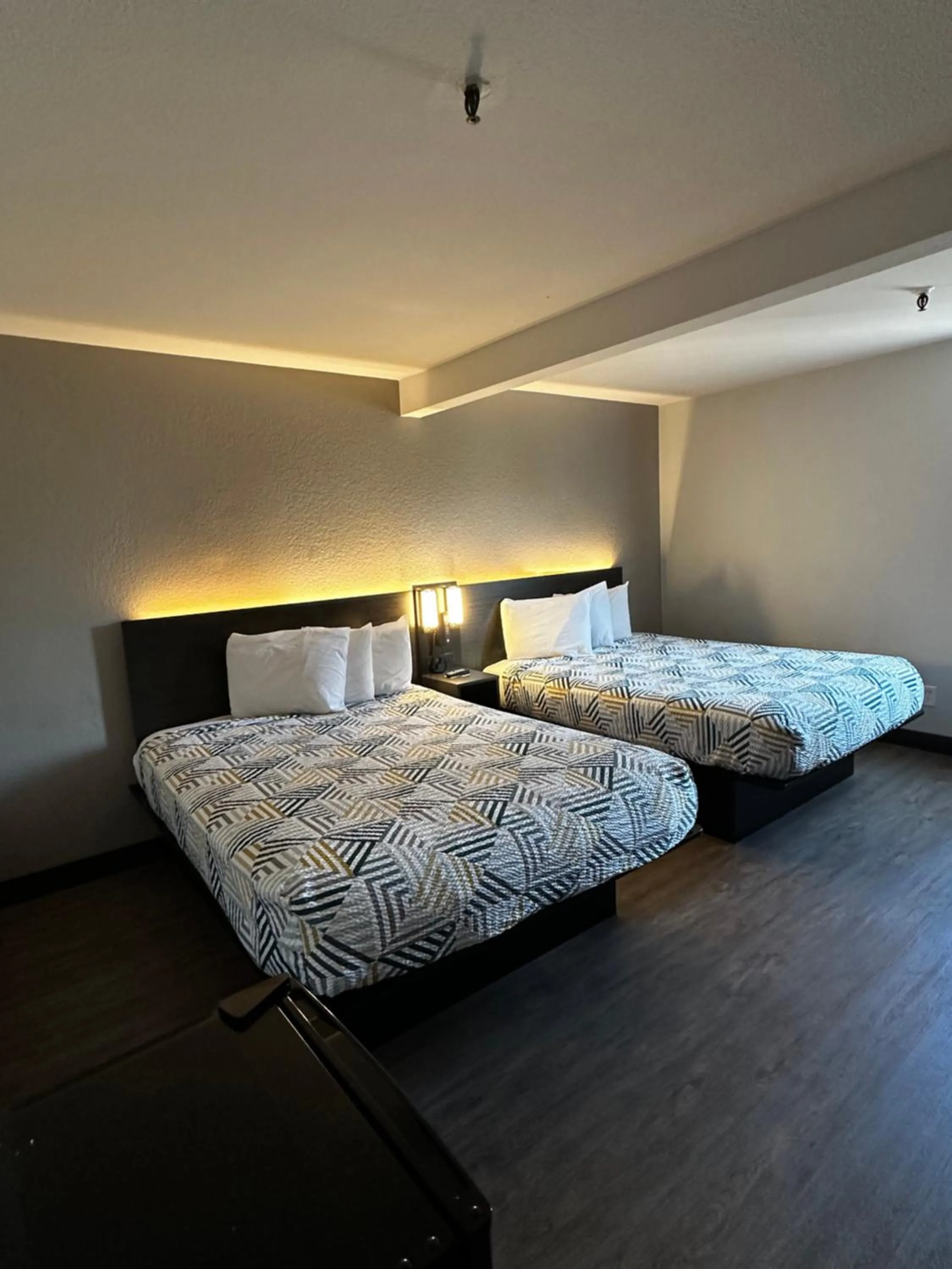 Bed in Motel 6-San Diego, CA - Hotel Circle - Mission Valley