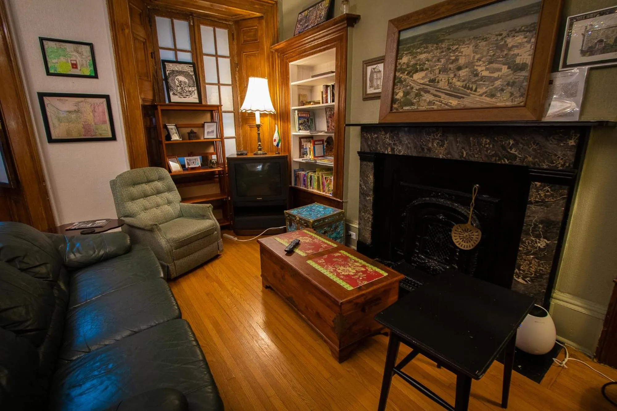 Communal lounge/ TV room in Pring Guesthouse