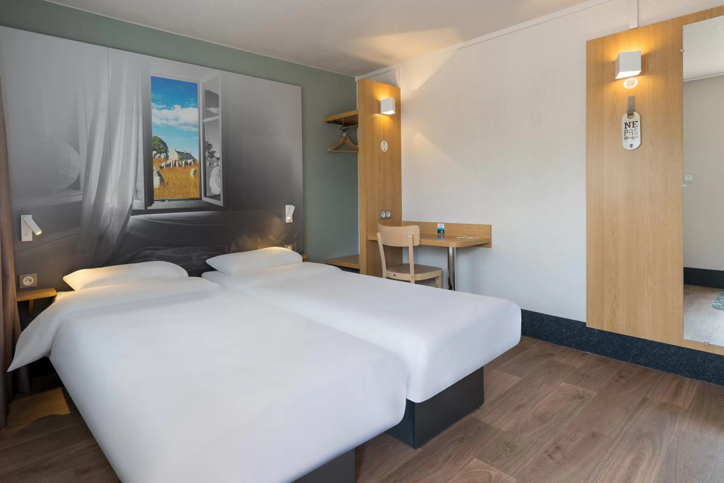 Bedroom, Bed in B&B HOTEL Auray Carnac