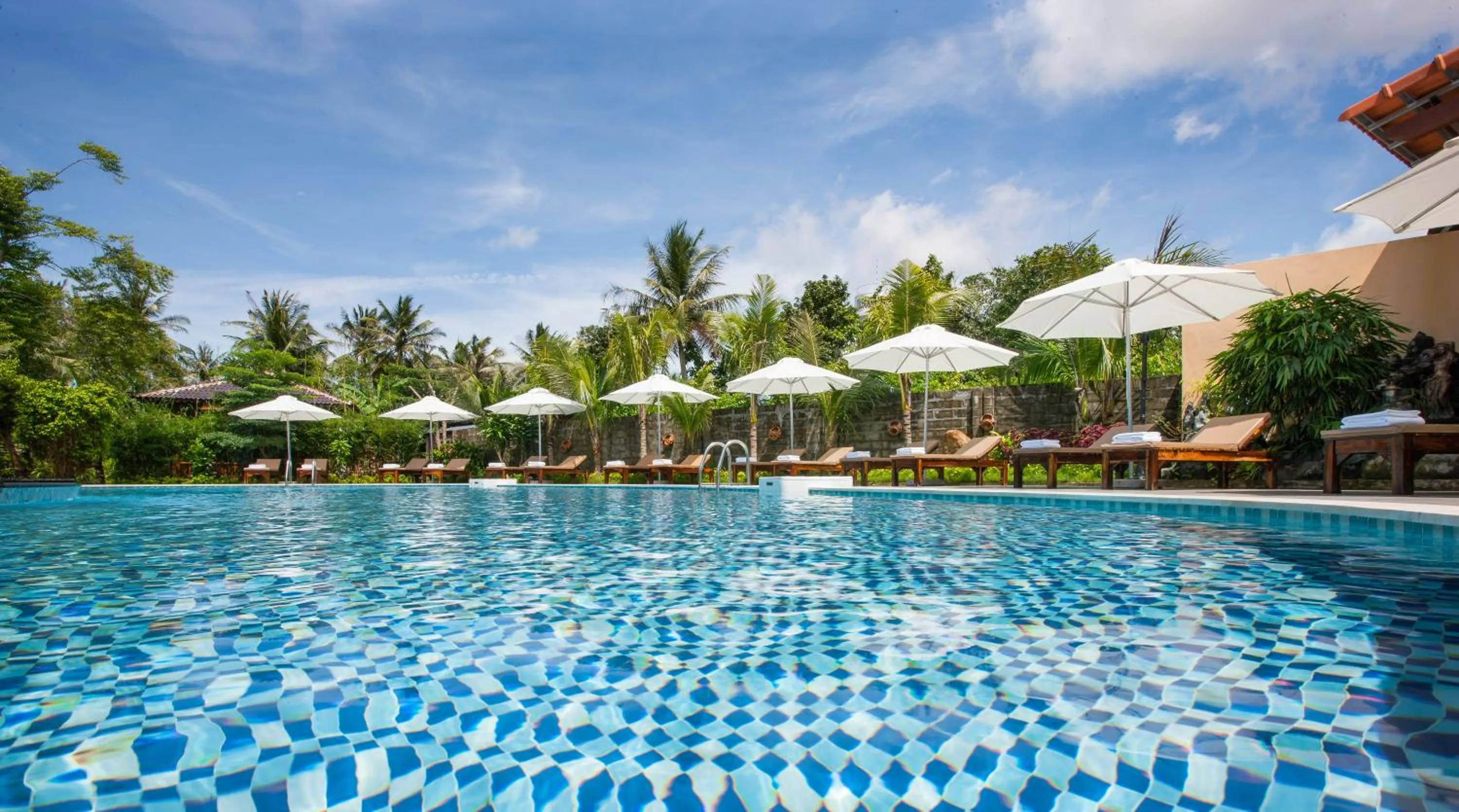 Swimming pool in Elwood Premier Resort Phu Quoc