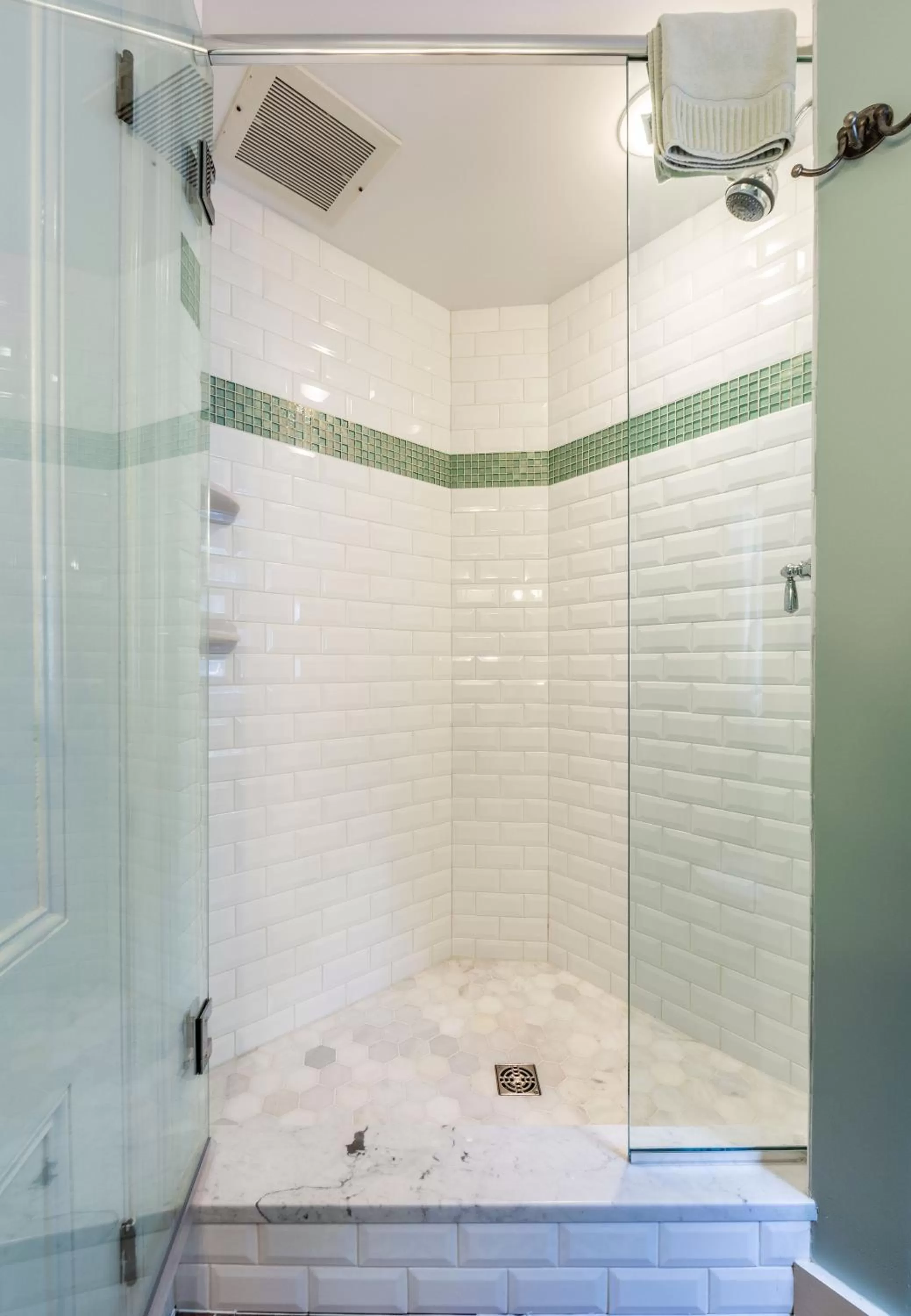 Bathroom in The Elmhurst Inn