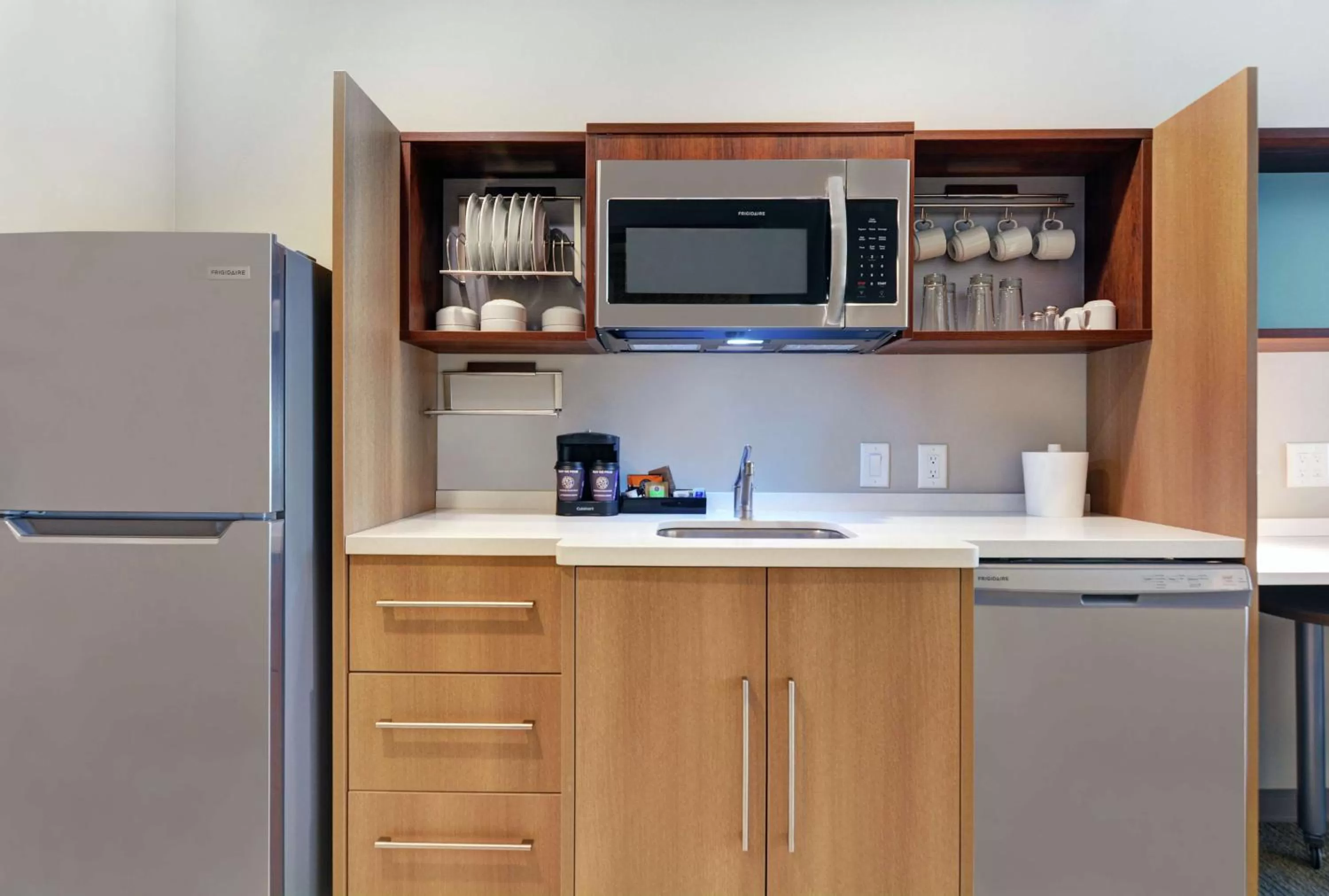 Kitchen or kitchenette in Home2 Suites By Hilton Charleston Daniel Island, Sc