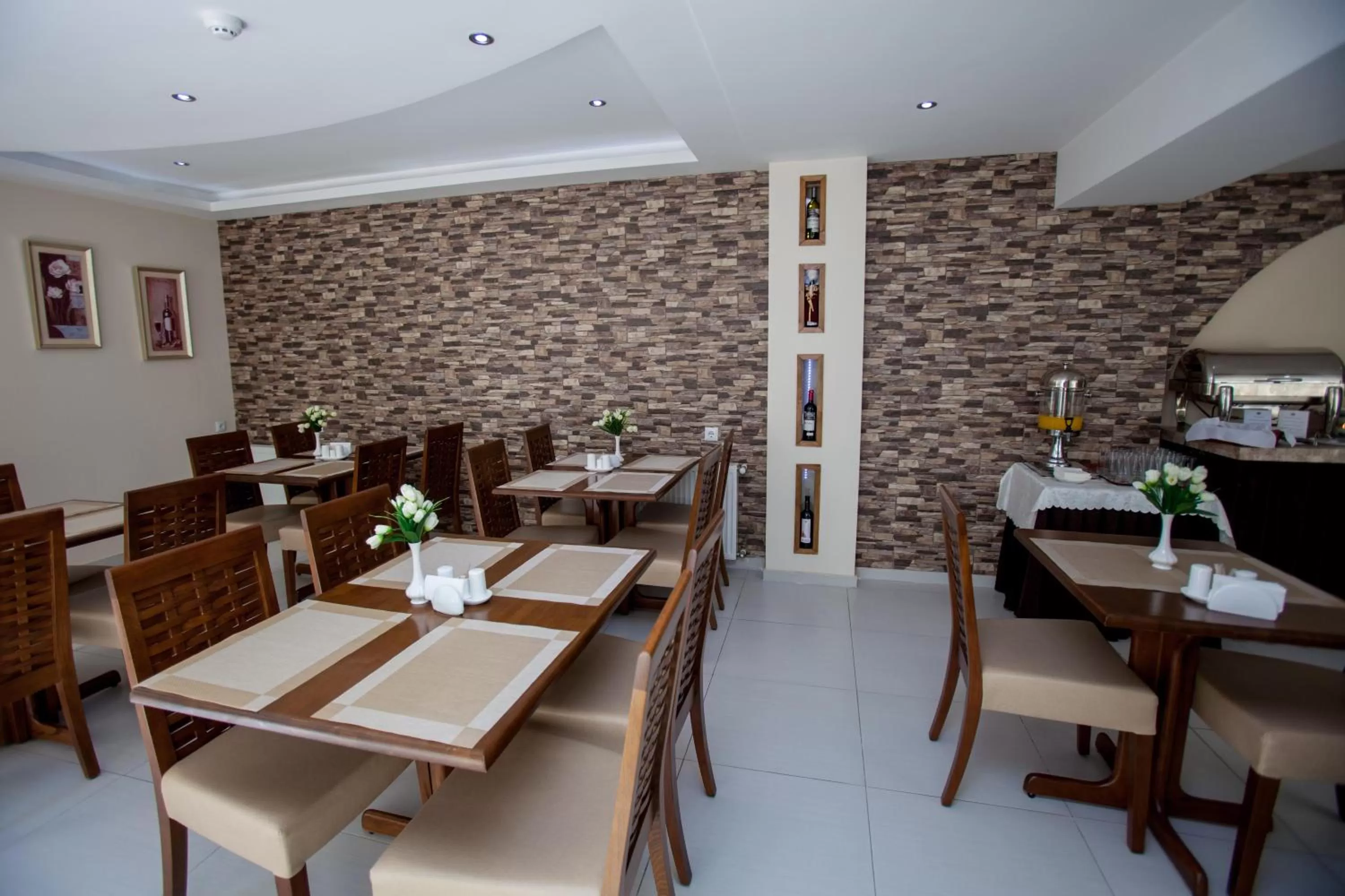 Restaurant/places to eat in Rustaveli Palace