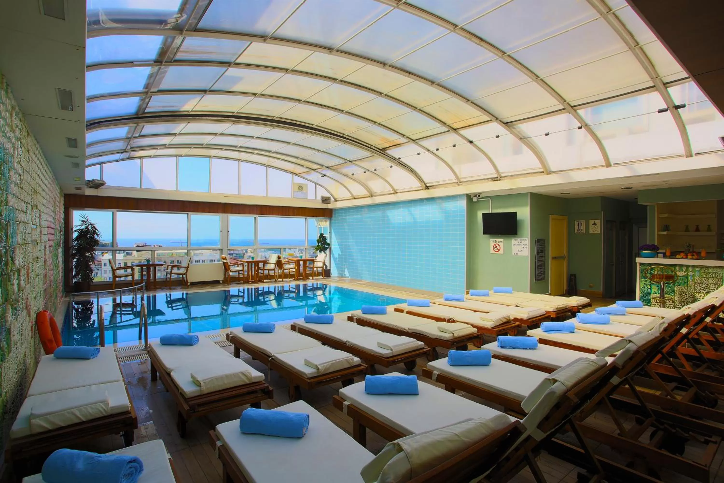 Swimming pool in Zagreb Hotel