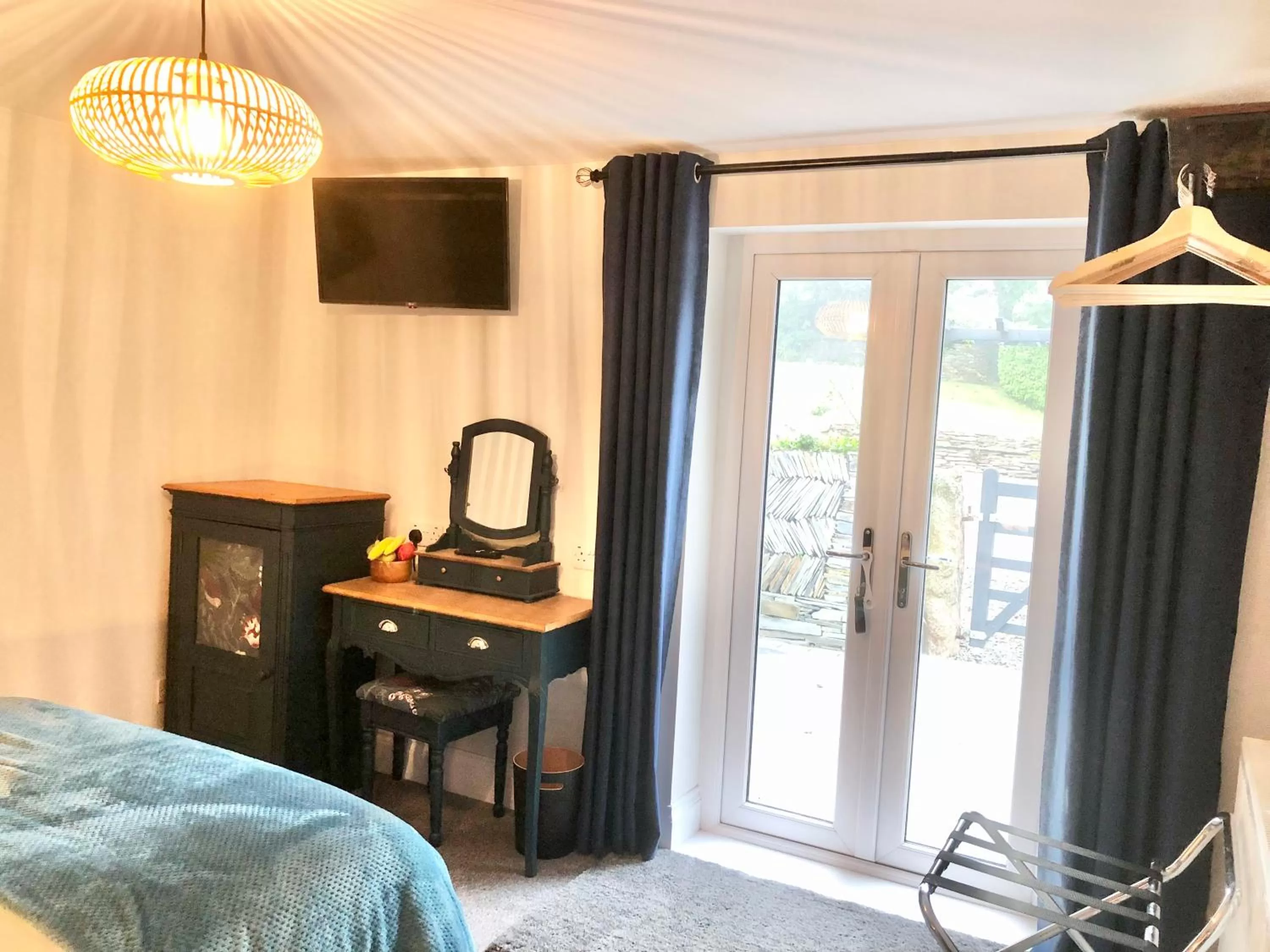 TV and multimedia, TV/Entertainment Center in The Sapling