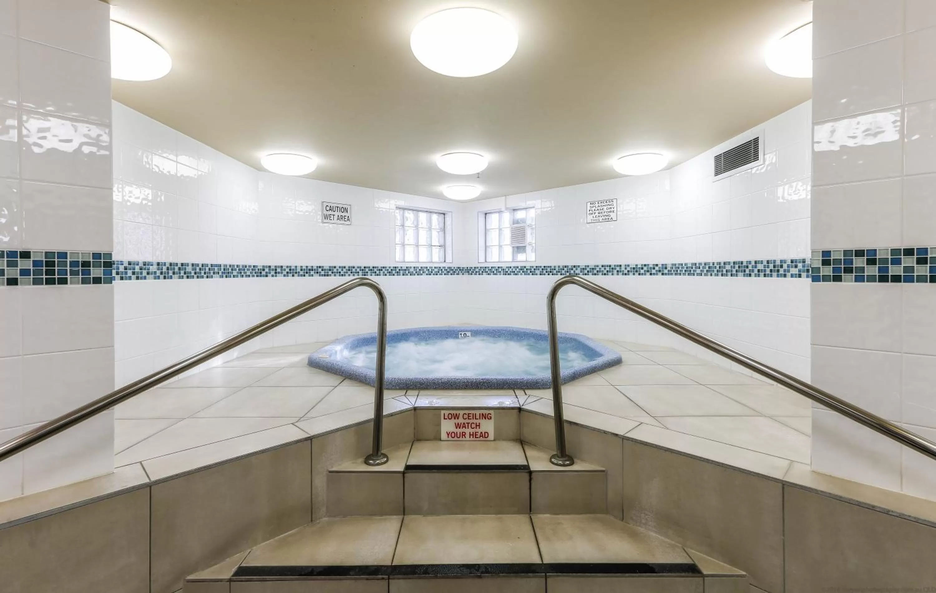 Hot Tub in Belle Maison Apartments - Official