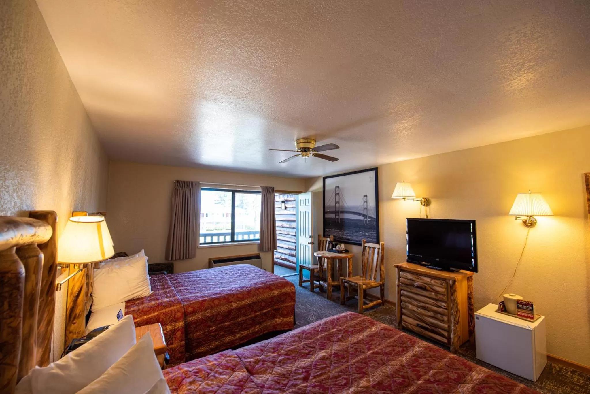 Bed in Super 8 by Wyndham Bridgeview of Mackinaw City