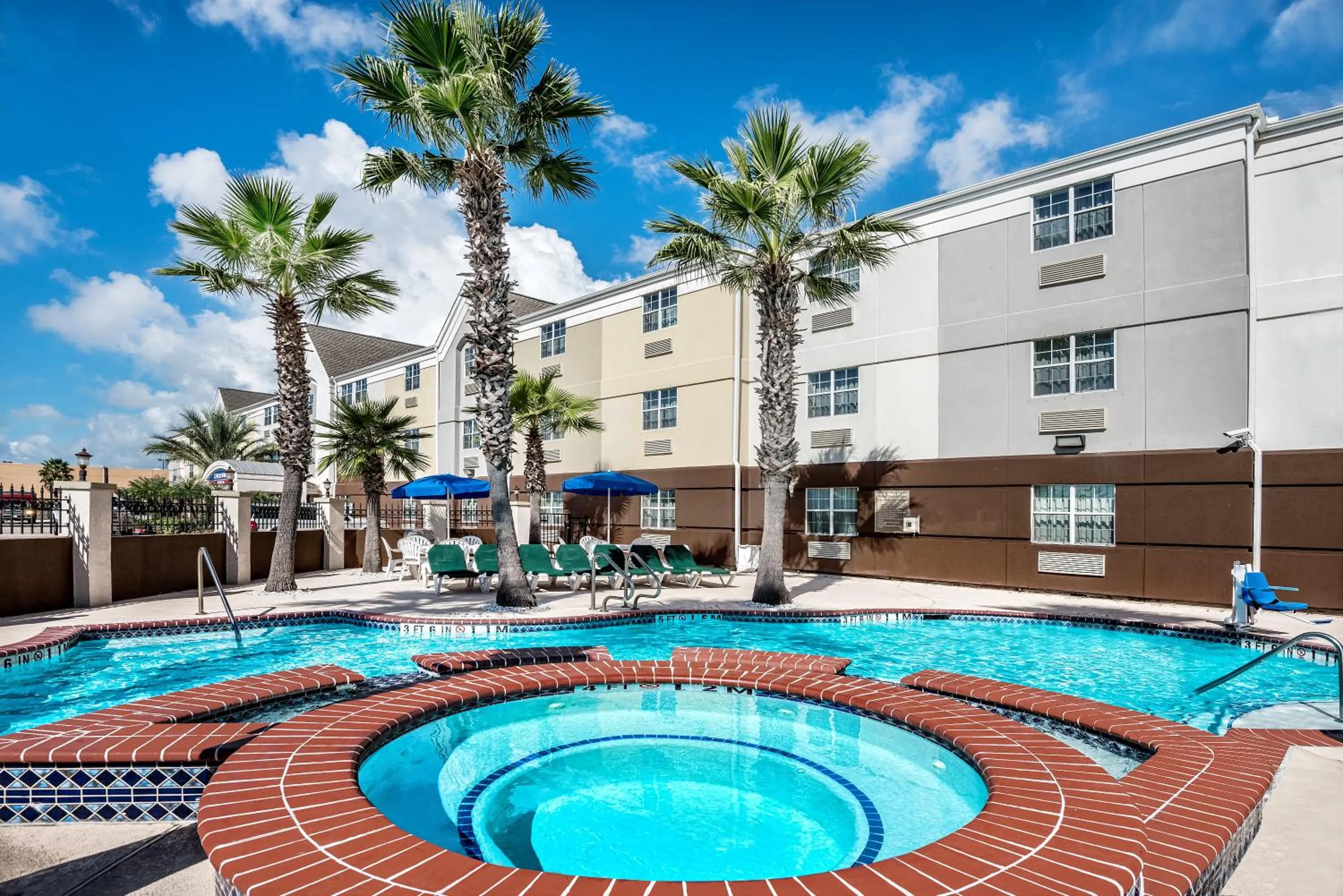 Swimming pool in Candlewood Suites Galveston by IHG