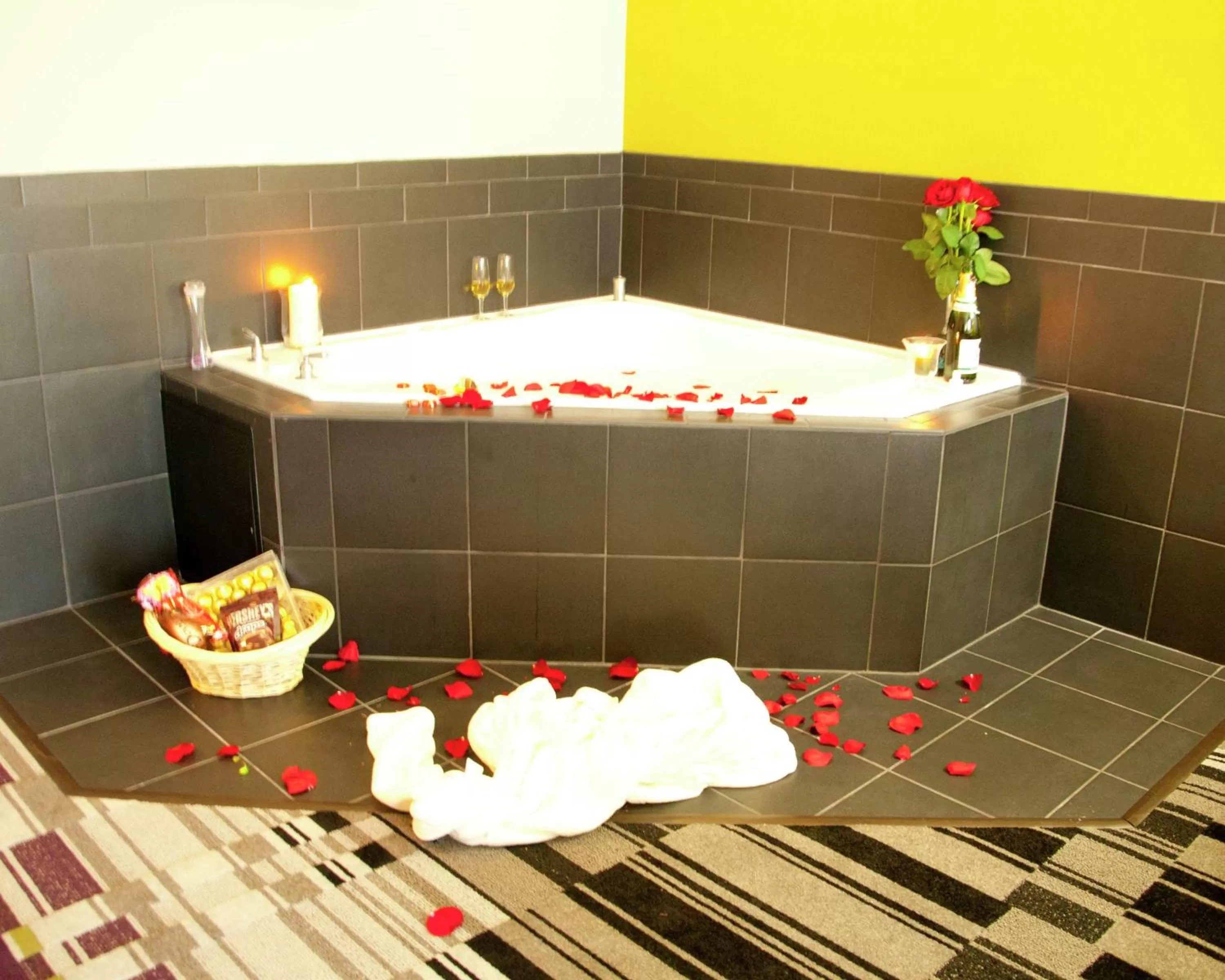 Hot Tub in Hampton Inn by Hilton Leesville Fort Johnson