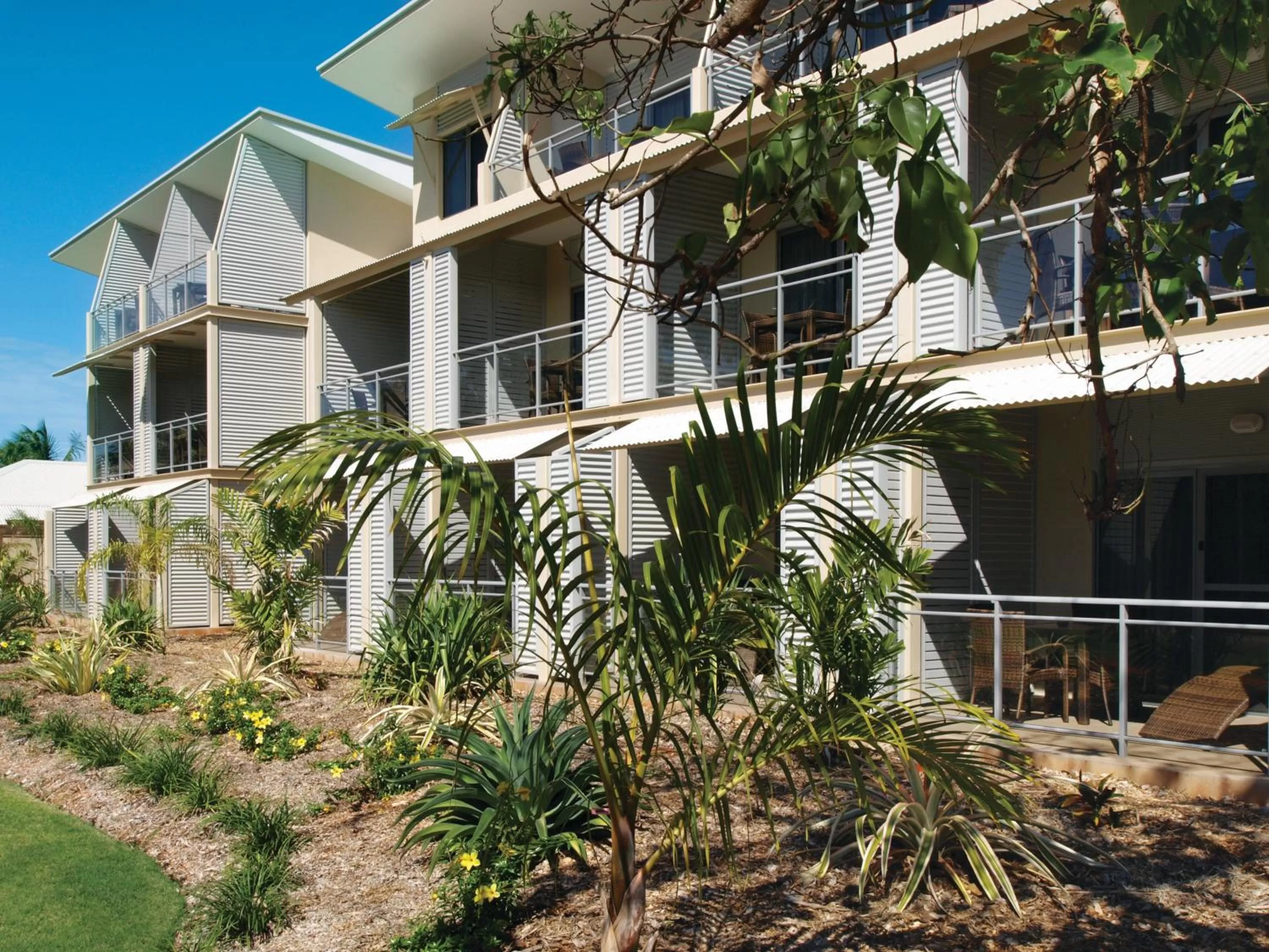 Facade/entrance in Oaks Broome Hotel