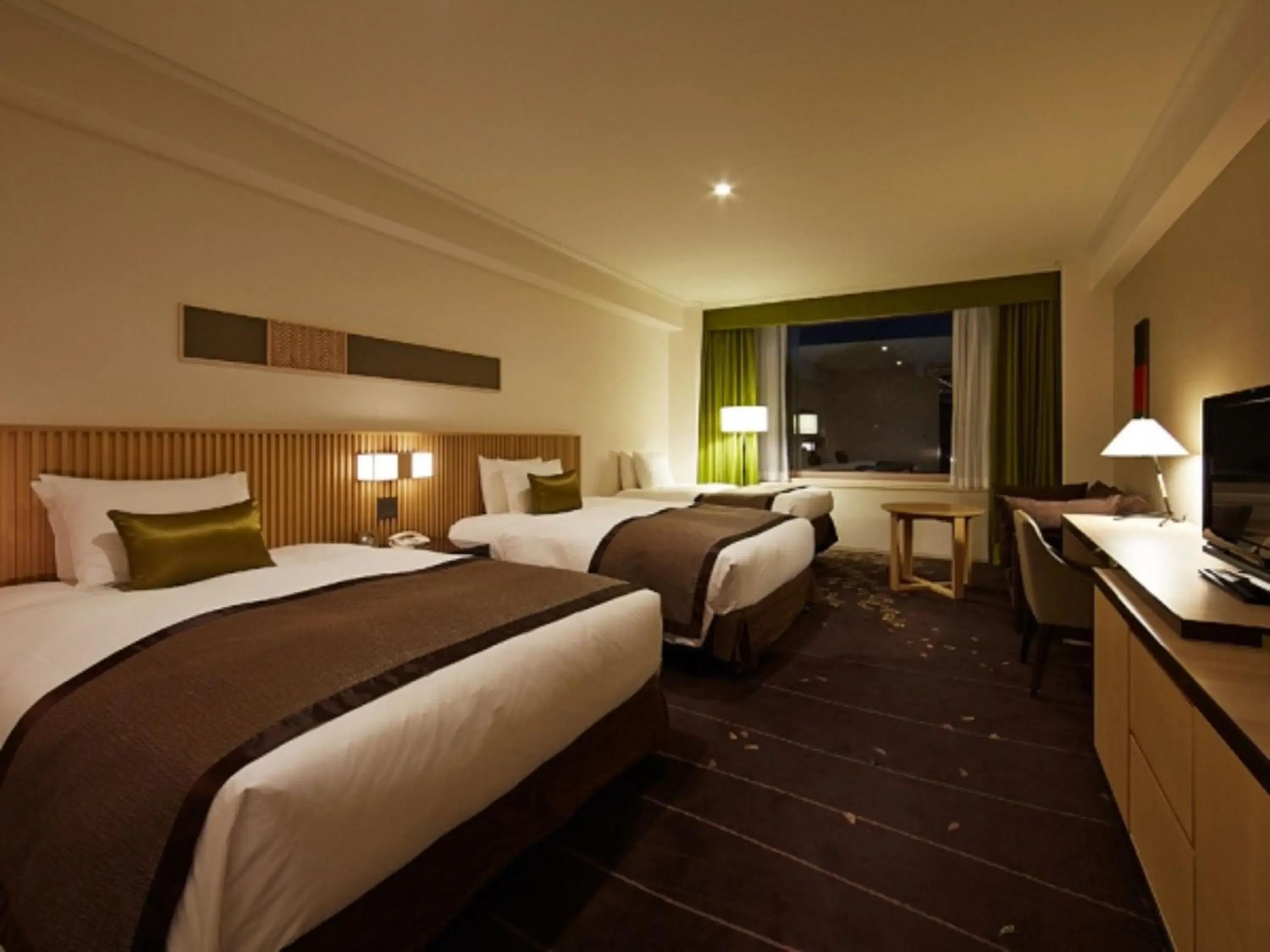 Deluxe Twin Room with Extra Bed Upper Floor (Non-Smoking)+ Sauna Access - single occupancy in The Prince Sakura Tower Tokyo, Autograph Collection Deluxe Twin Room with Extra Bed Upper Floor (Non-Smoking)+ Sauna Access - single occupancy in The Prince Sakura Tower Tokyo, Autograph Collection