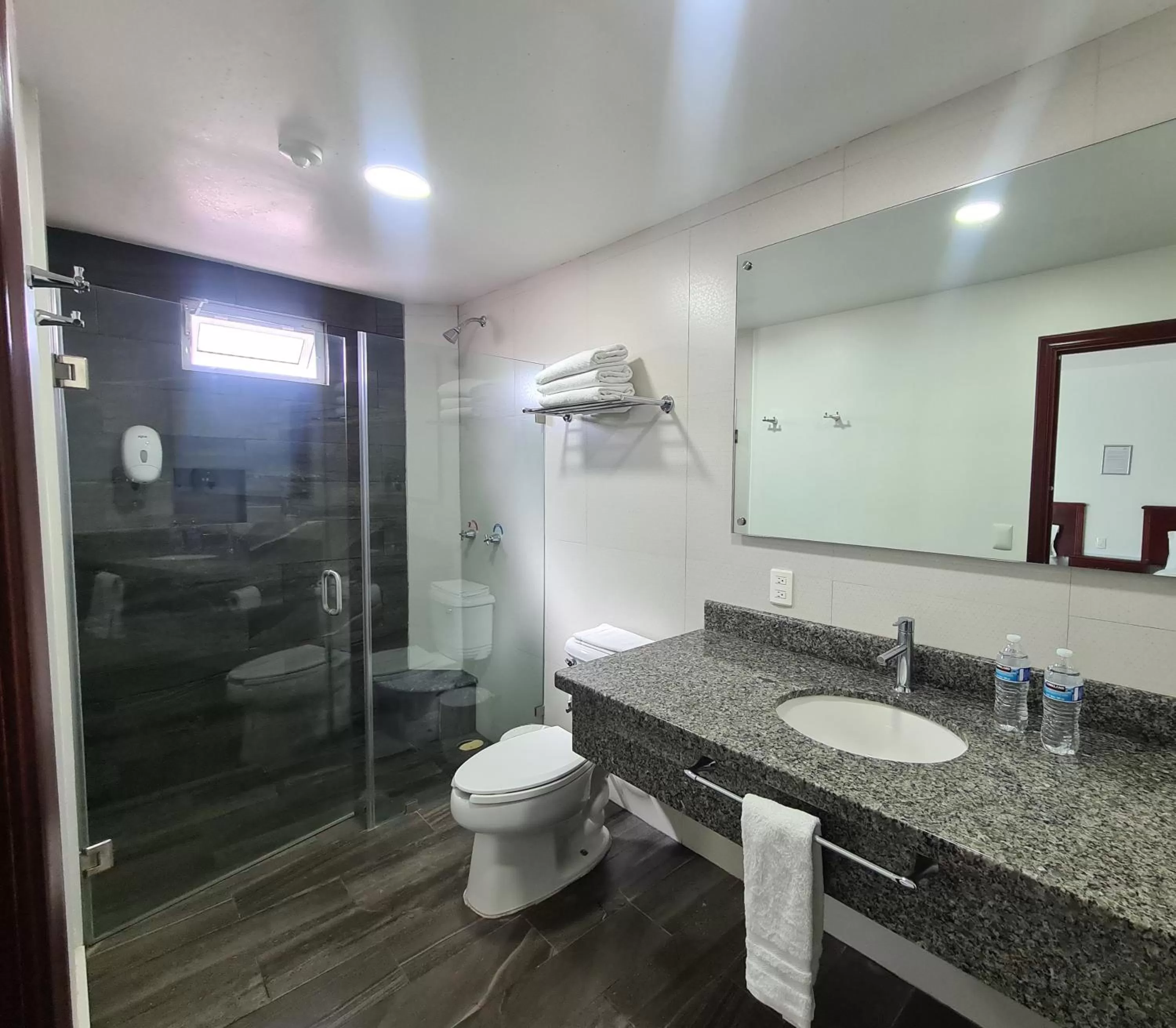 Bathroom in HOTEL FINA INN