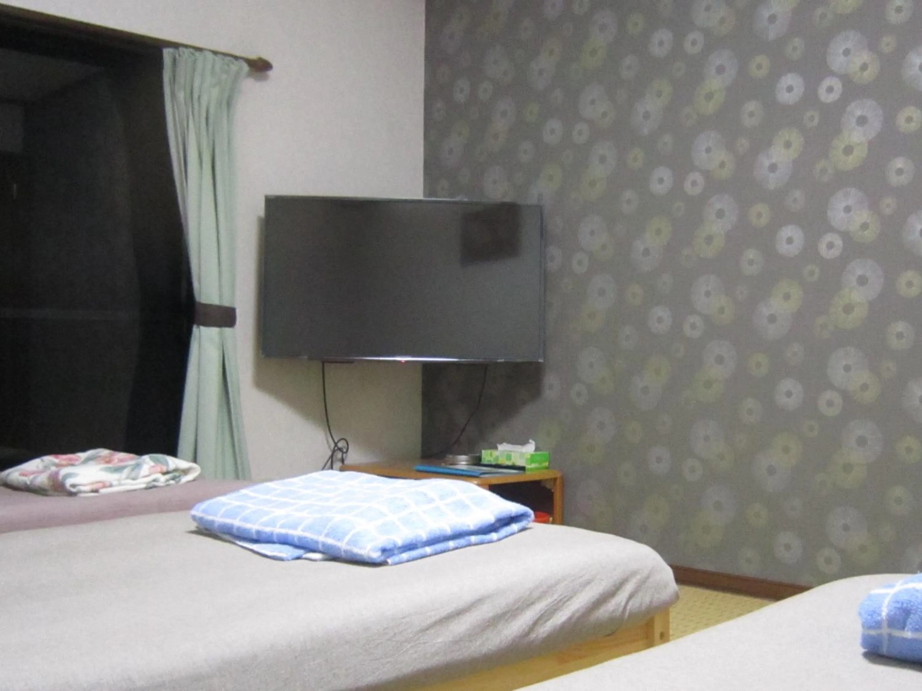 Bed in Minato Oasis Numazu / 沼津観光の中心、伊豆観光の拠点に好立地！沼津港に位置し交通・飲食・コンビニ等至便です！