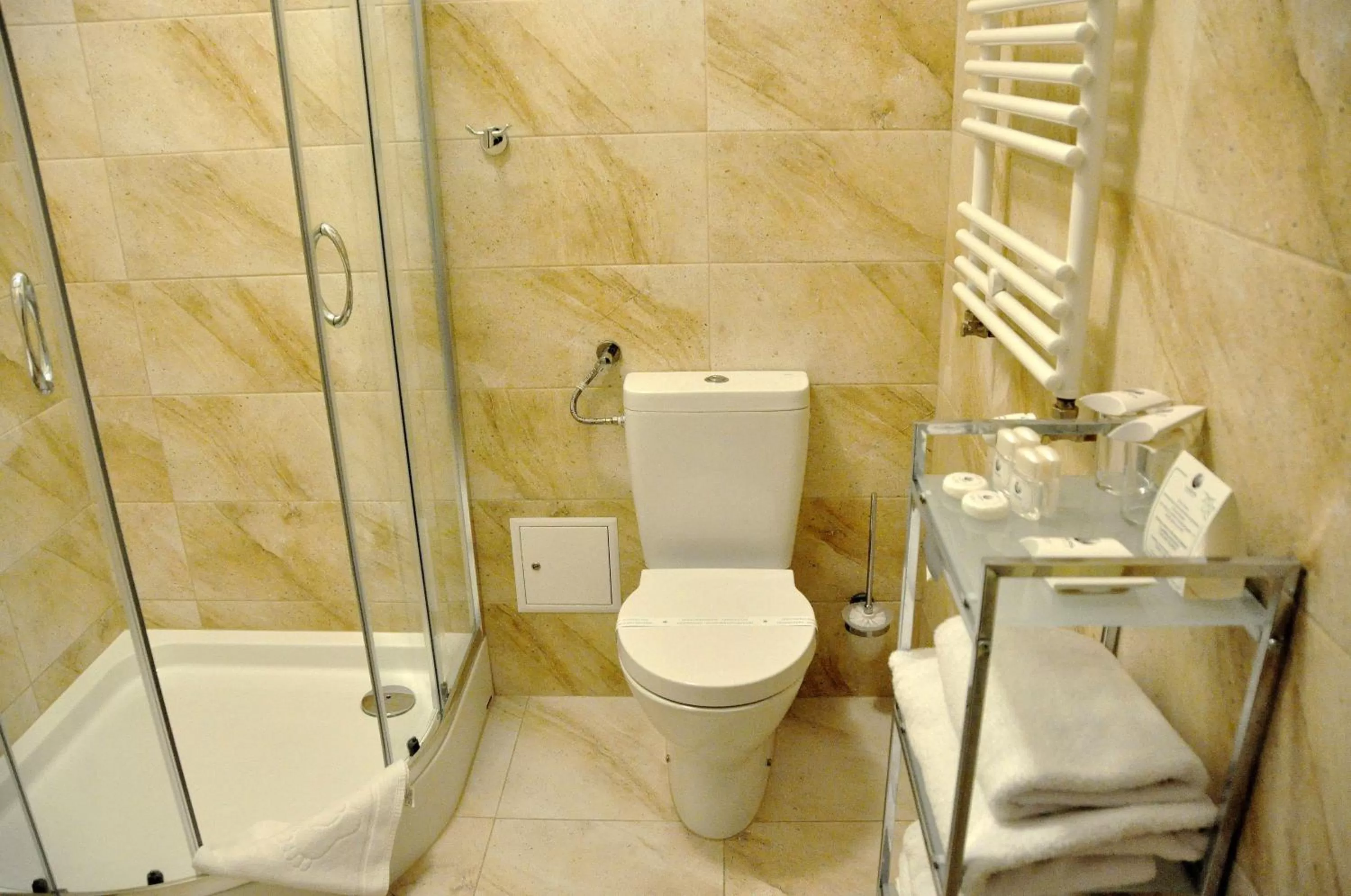 Bathroom in Hotel Santi