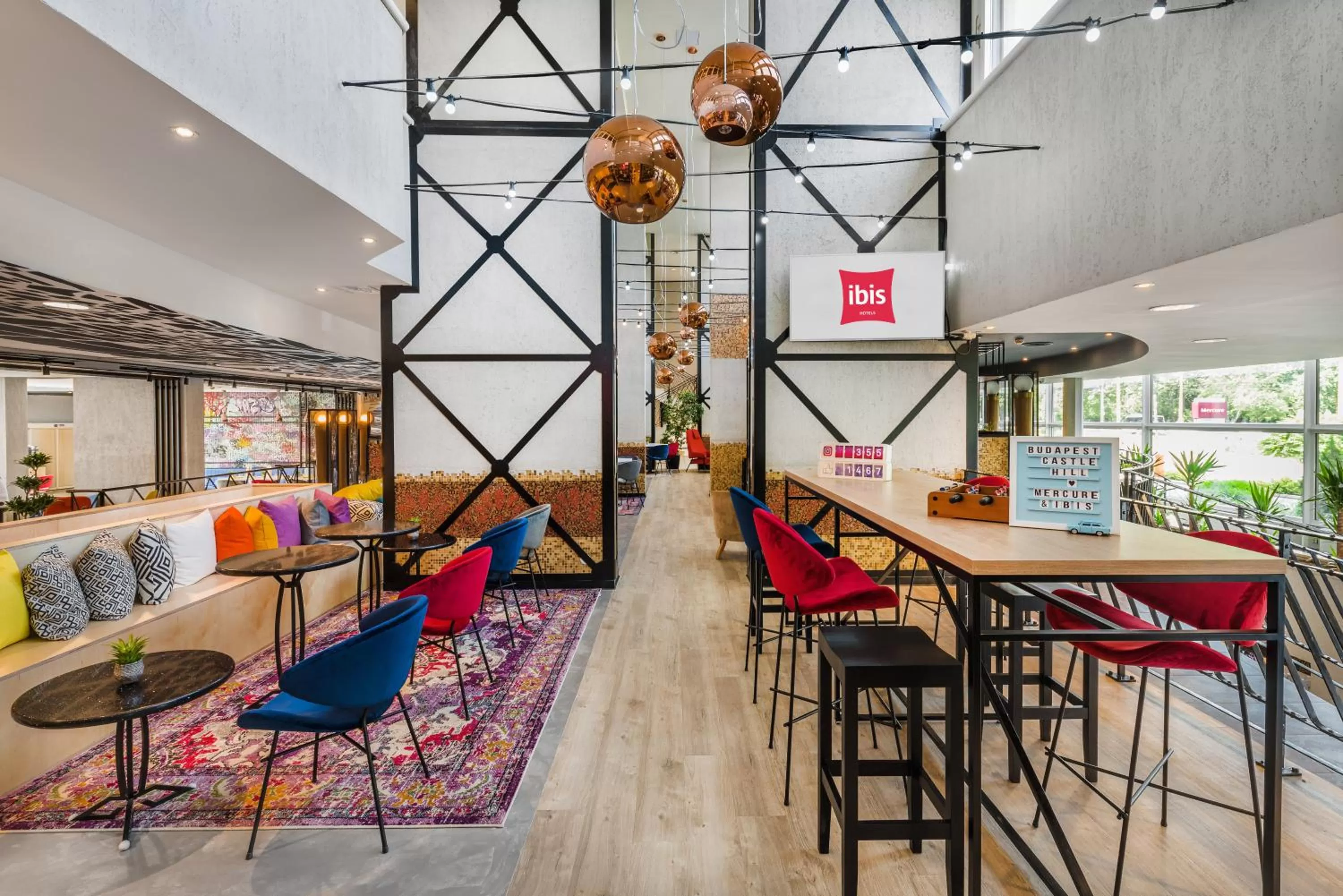 Lounge or bar in ibis Budapest Castle Hill