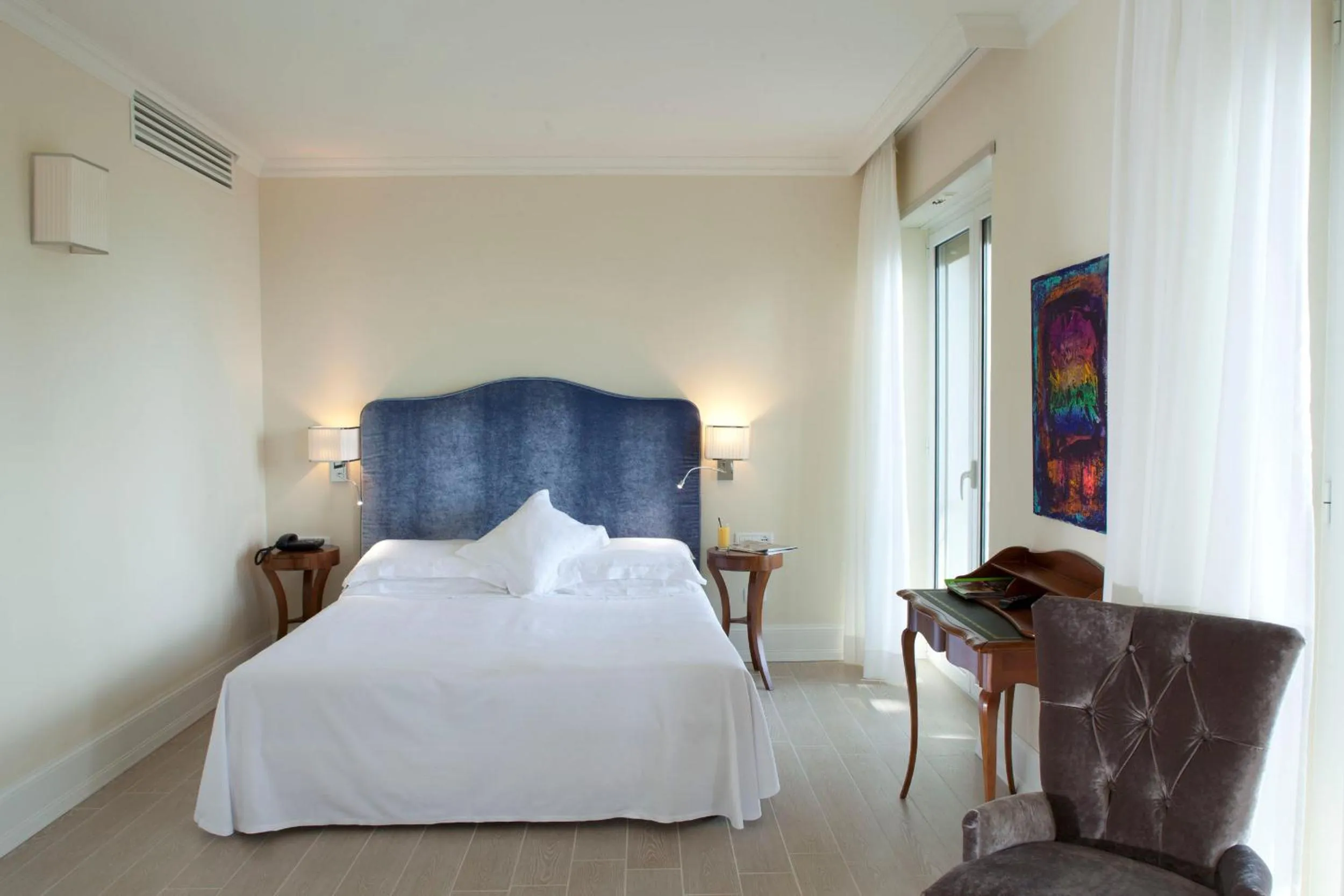 Bed in Hotel Riviera & Maximilian's