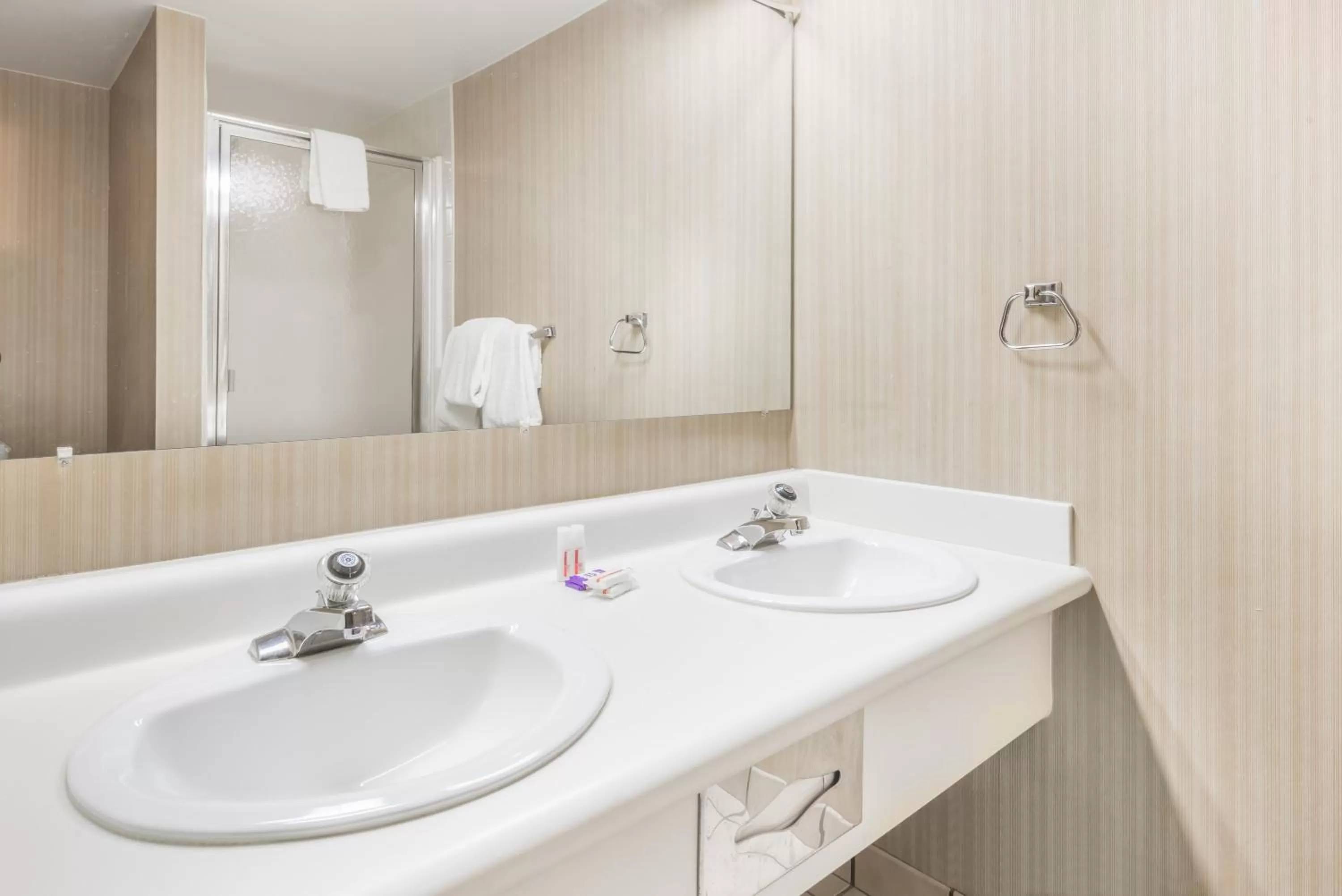 Bathroom in Knights Inn Dayton by Miller Lane