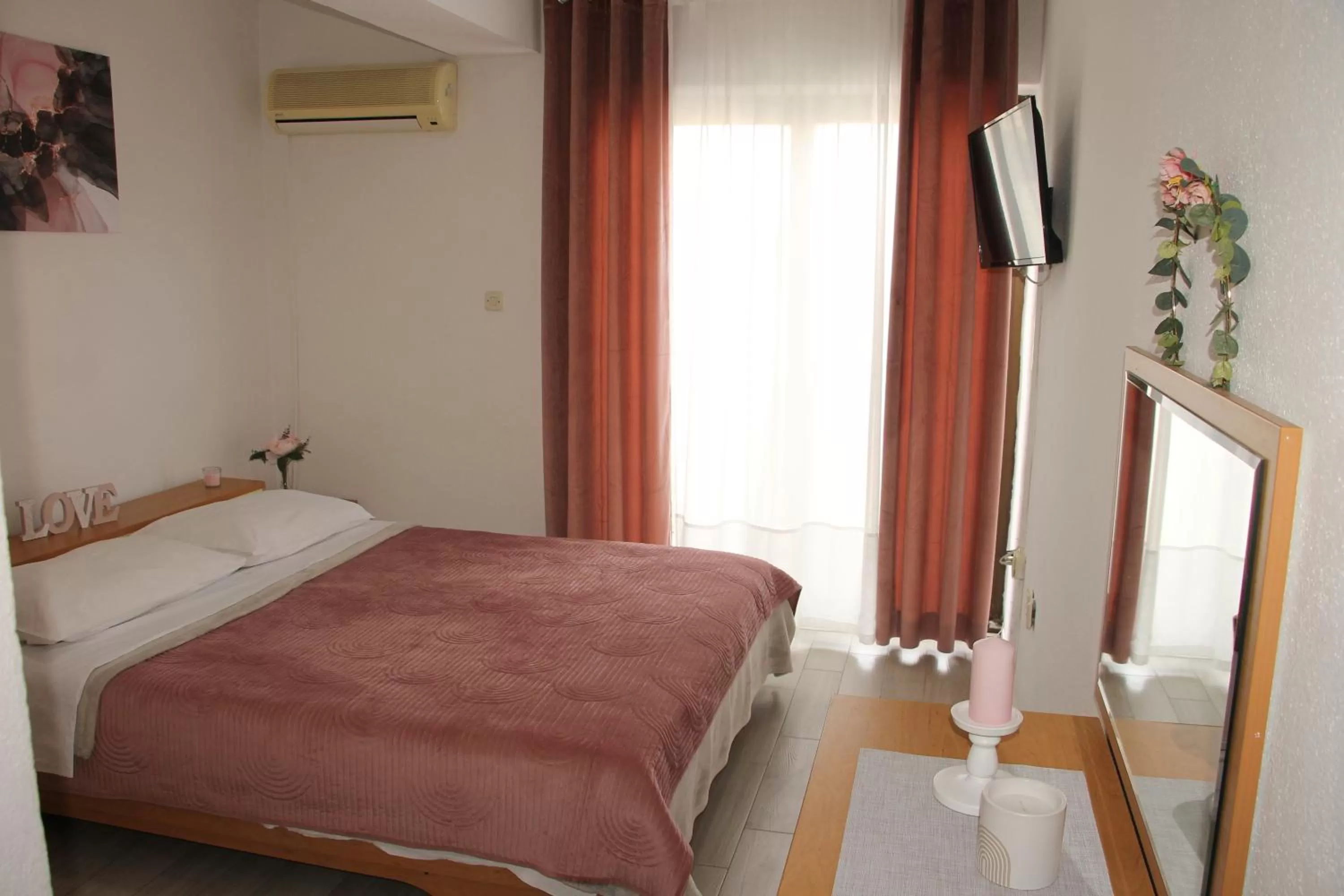 Bed in Motel "Tri lovca"