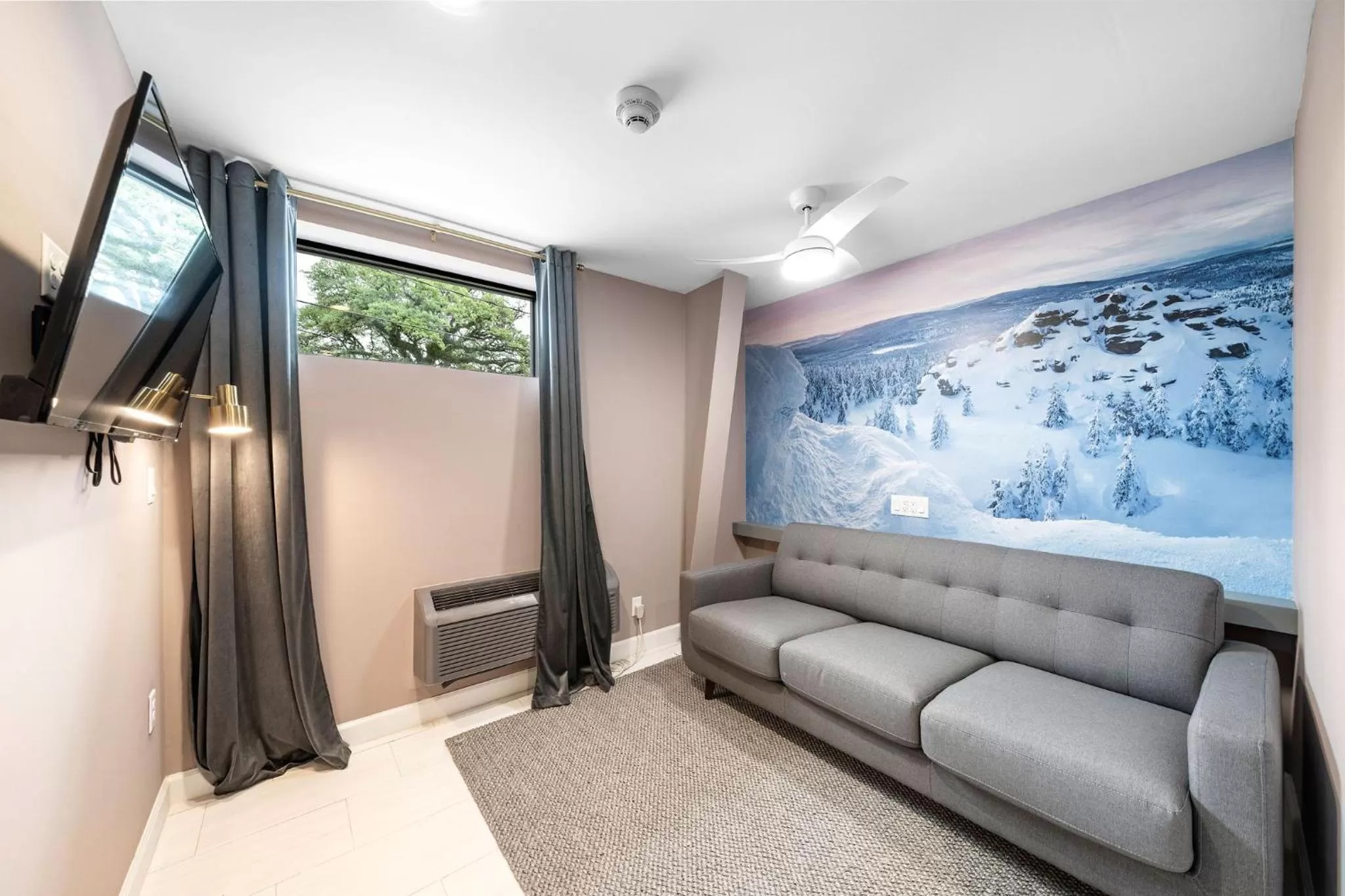 TV and multimedia in Wanderstay Boutique Hotel