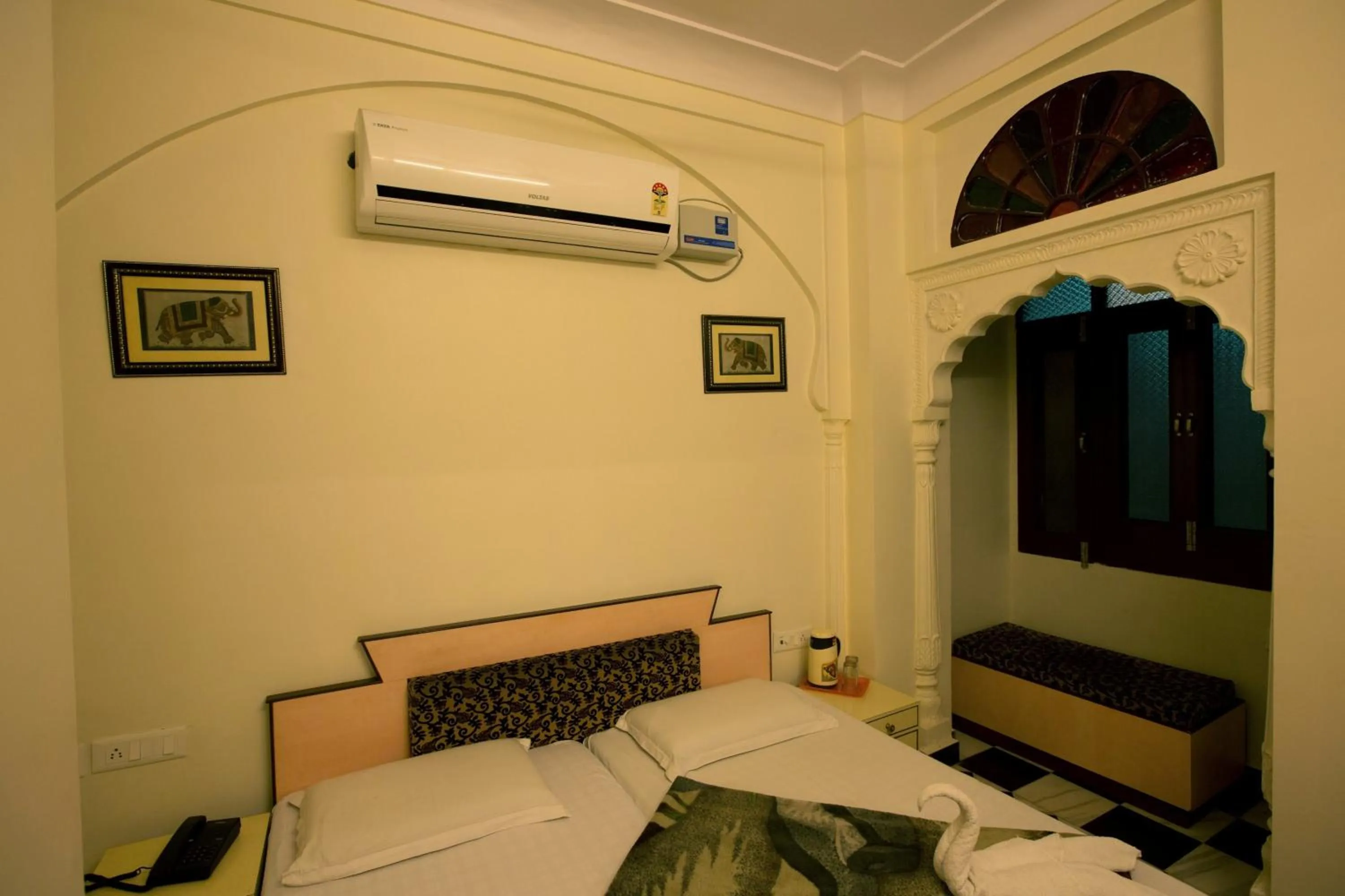 Bedroom, Bed in Hotel Kalyan