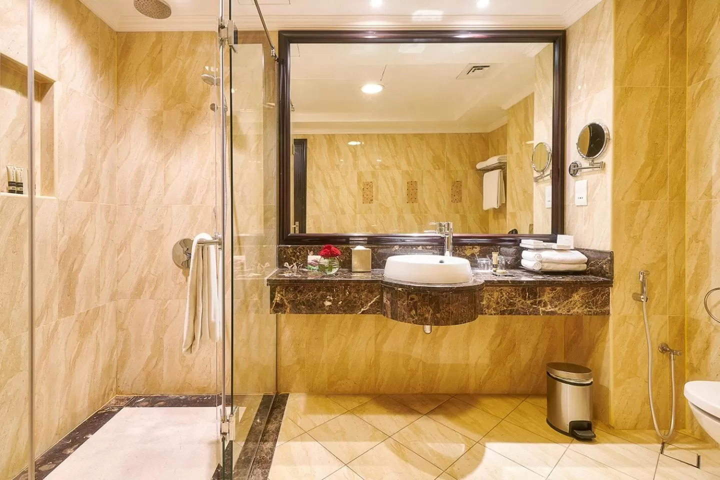 Shower in Bahi Ajman Palace Hotel
