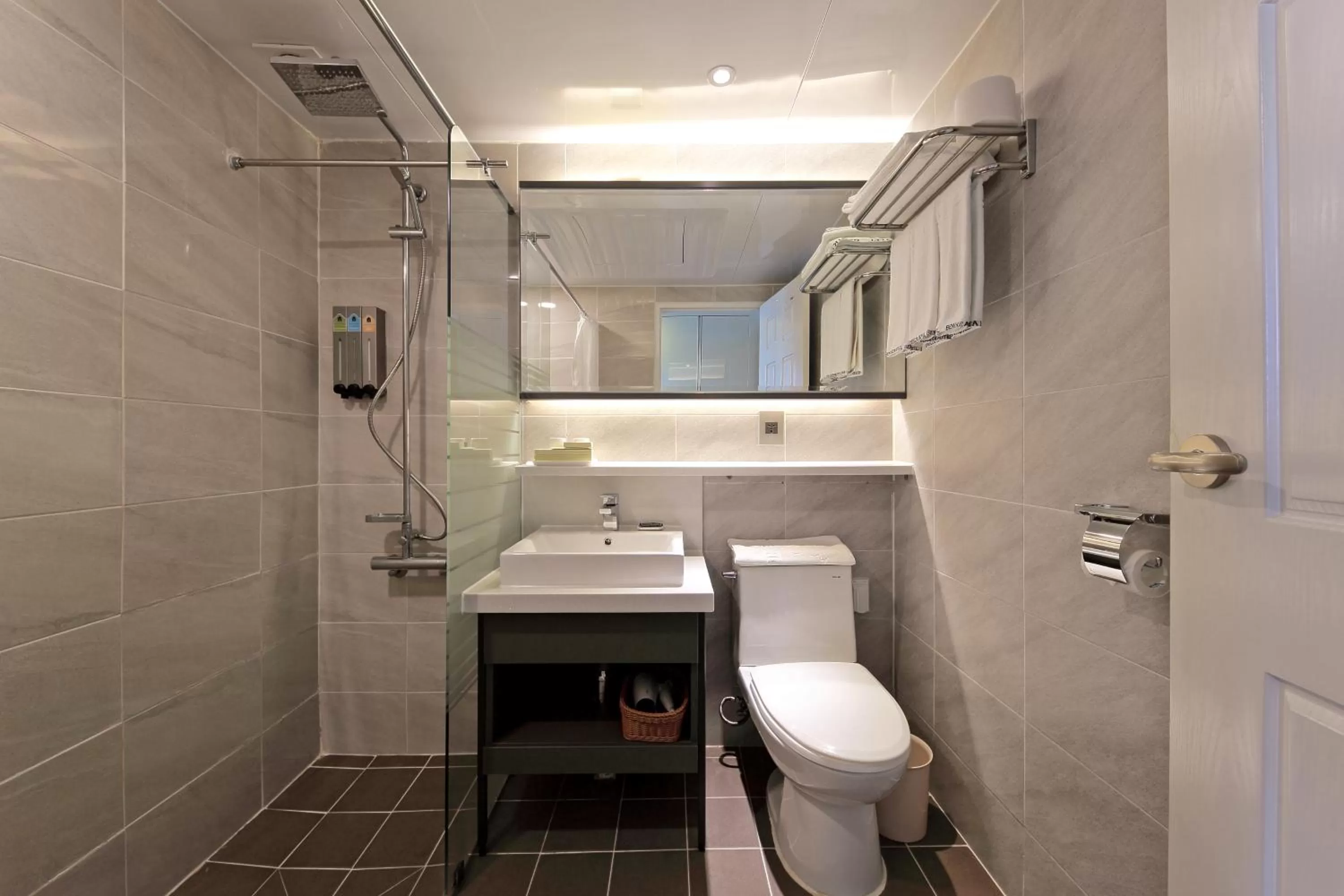 Toilet in Benikea Swiss Rosen Hotel