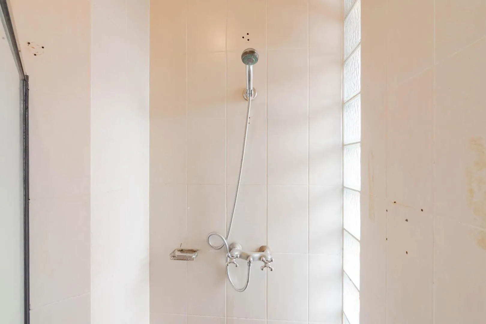 Bathroom in RedDoorz Plus near Dago Pakar