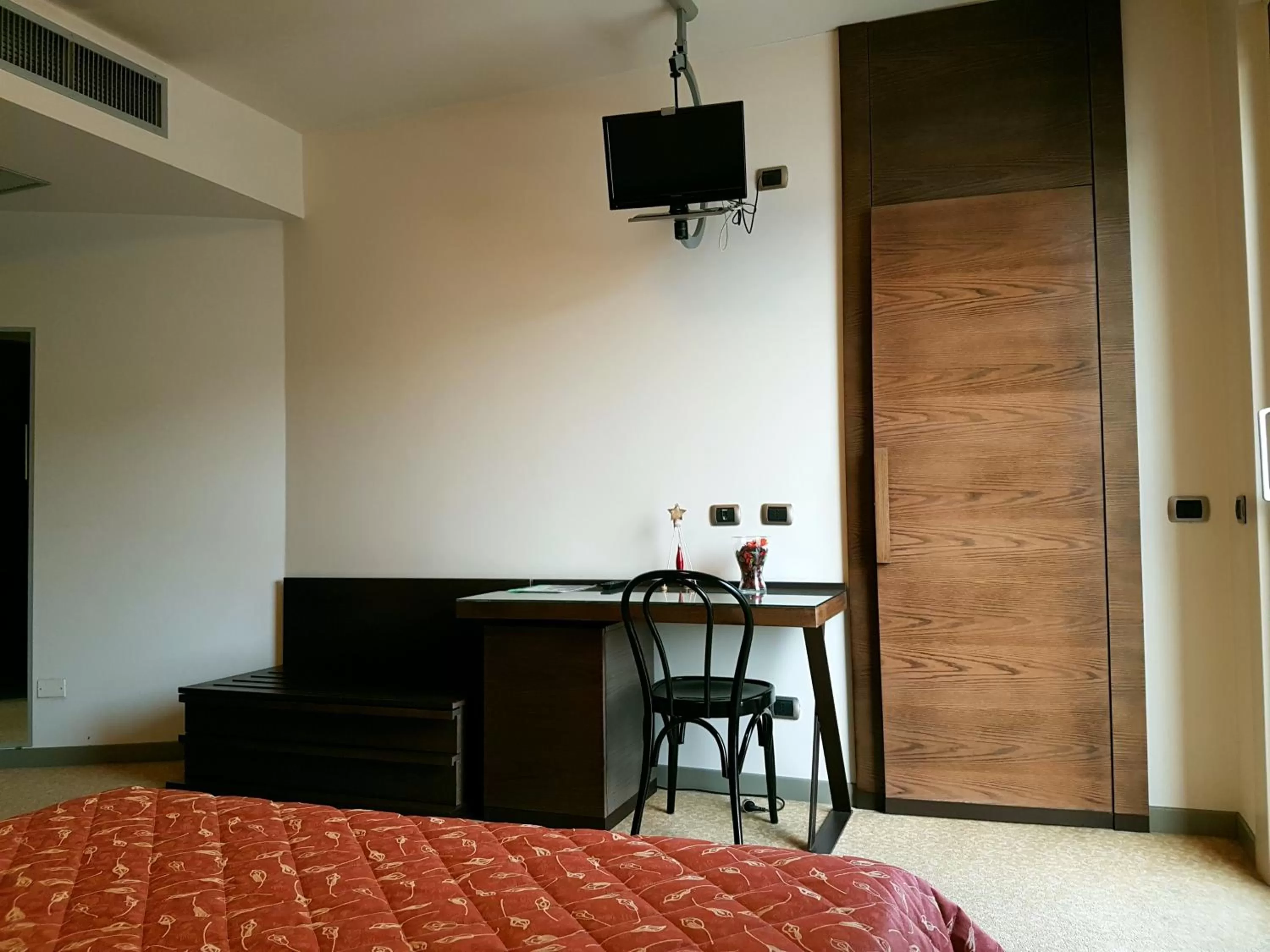 Decorative detail, Bed in Locanda del Lago Rosmunda