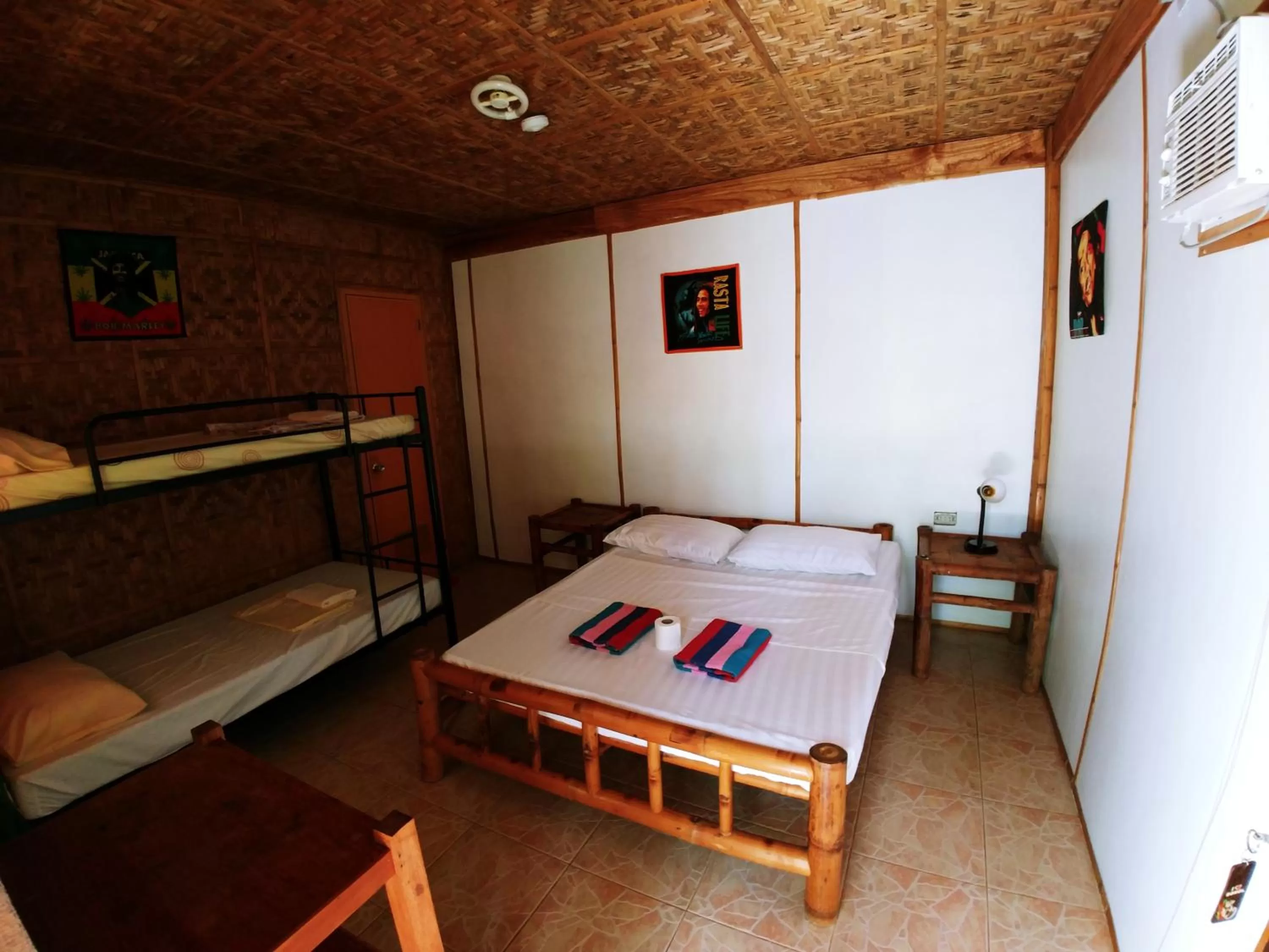 Bed in Reggae Guesthouse