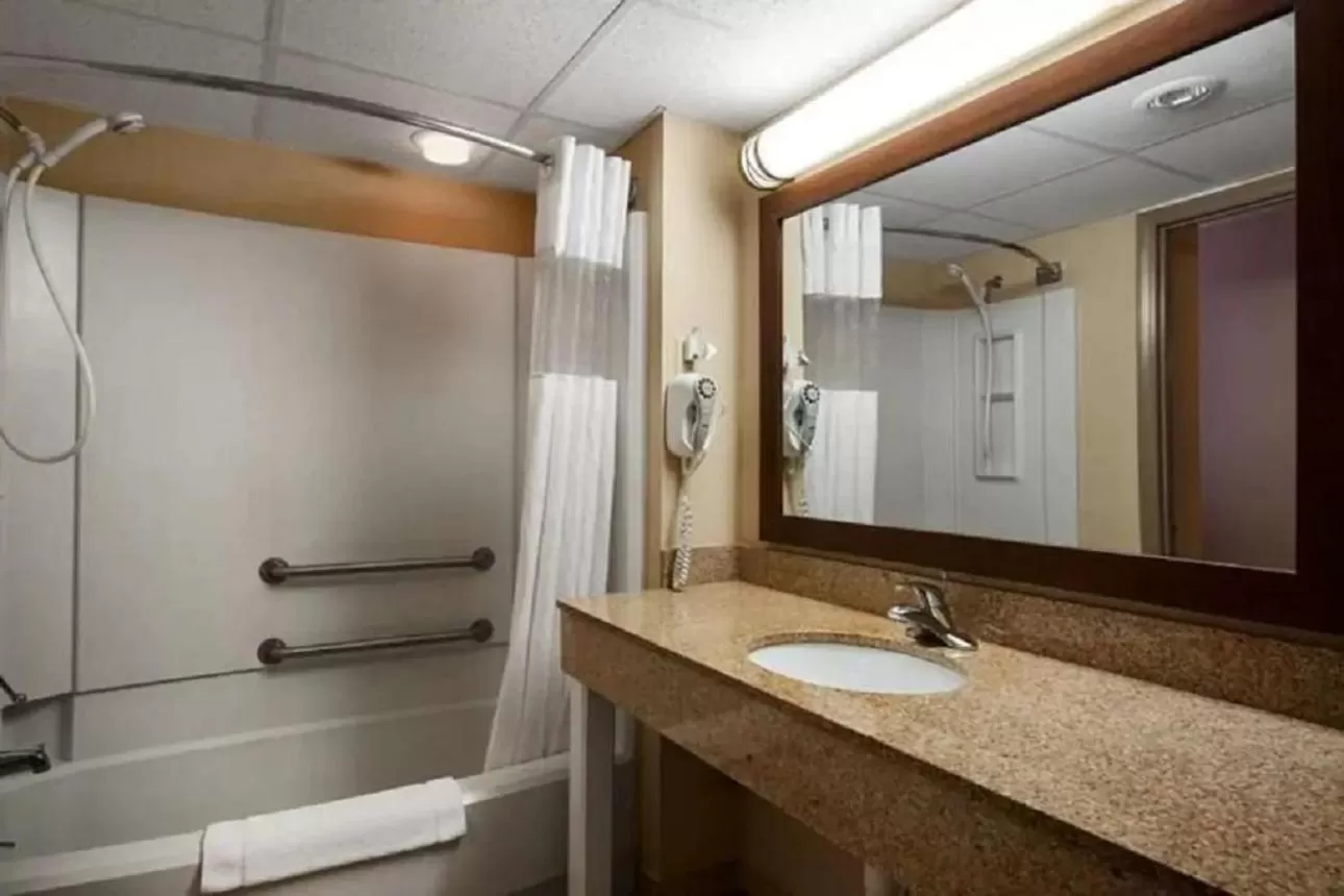 Bathroom in Quality Inn Radford-West Blacksburg I-81