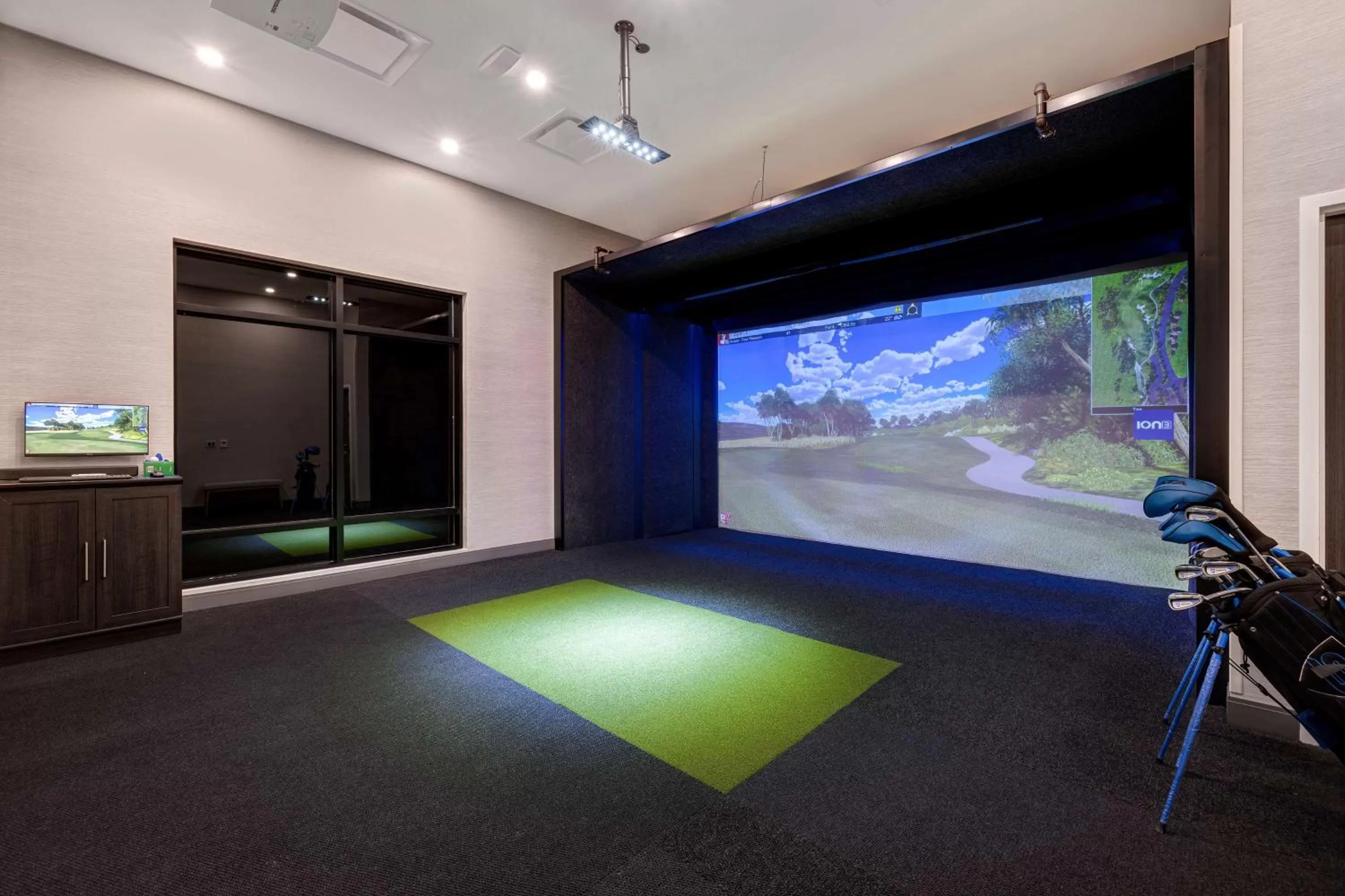 Golfcourse in Hampton Inn & Suites Burlington, Ontario, Canada