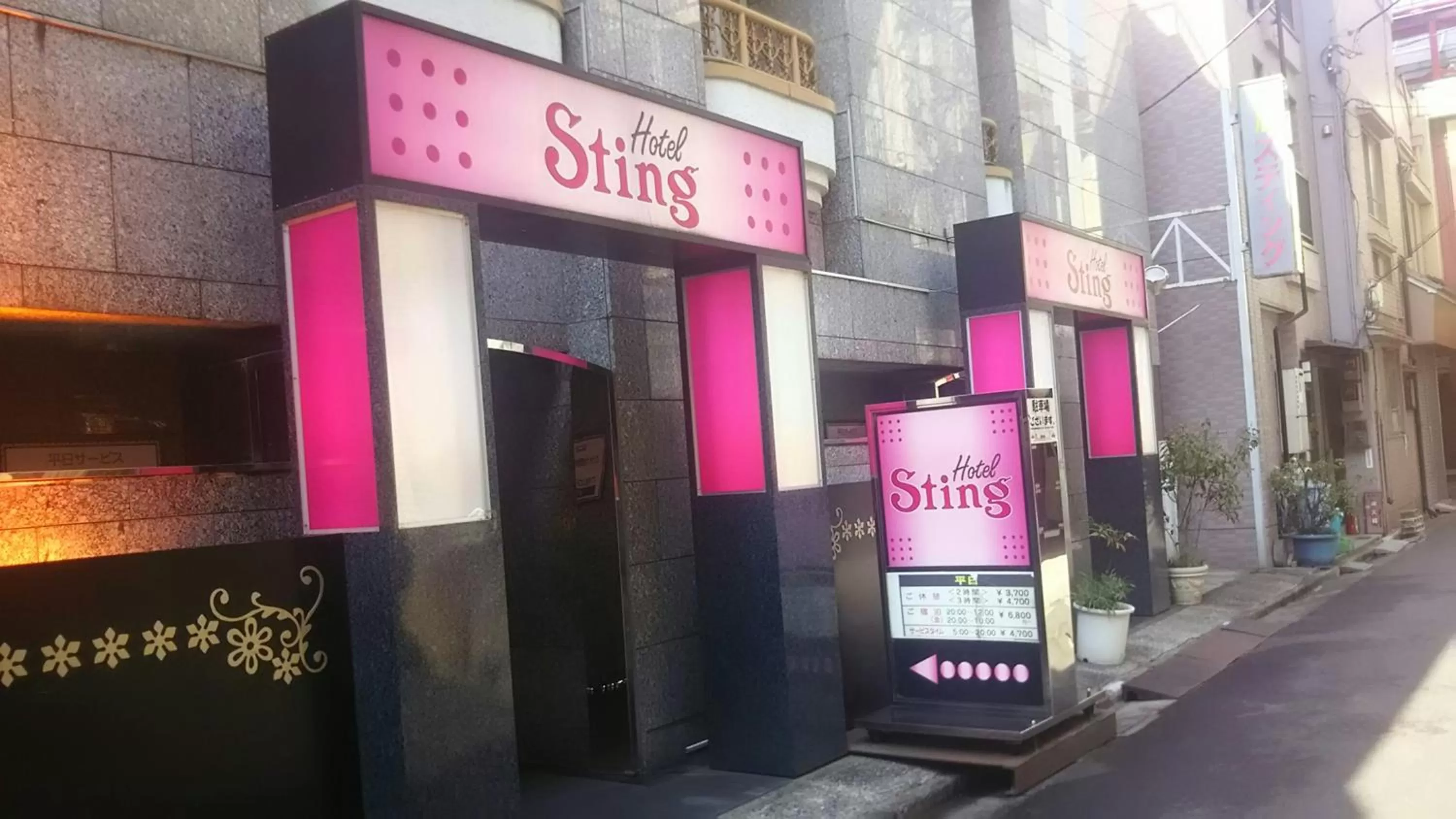 Facade/entrance in Hotel Sting