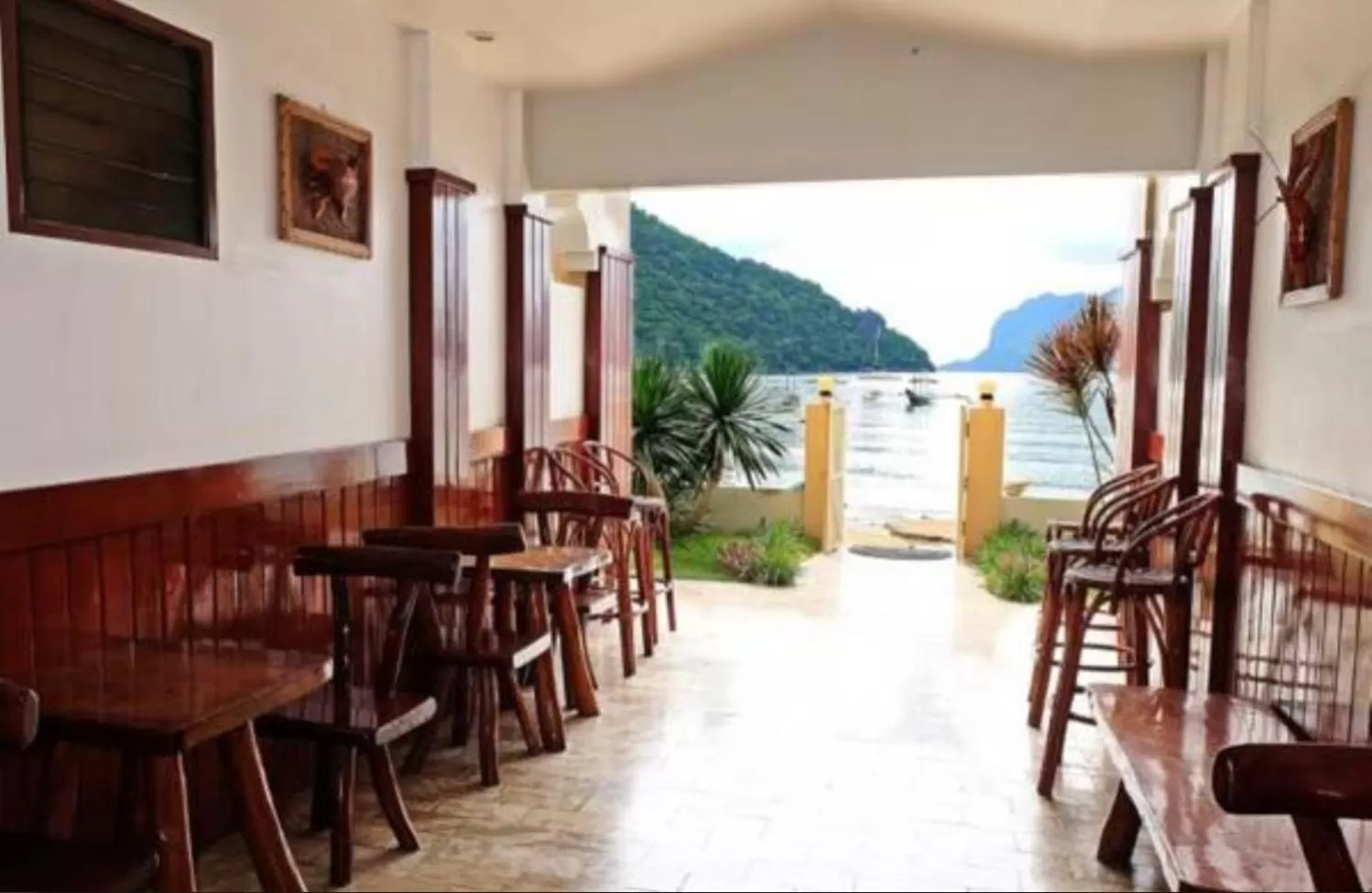 Restaurant/places to eat in El Nido Beach Hotel