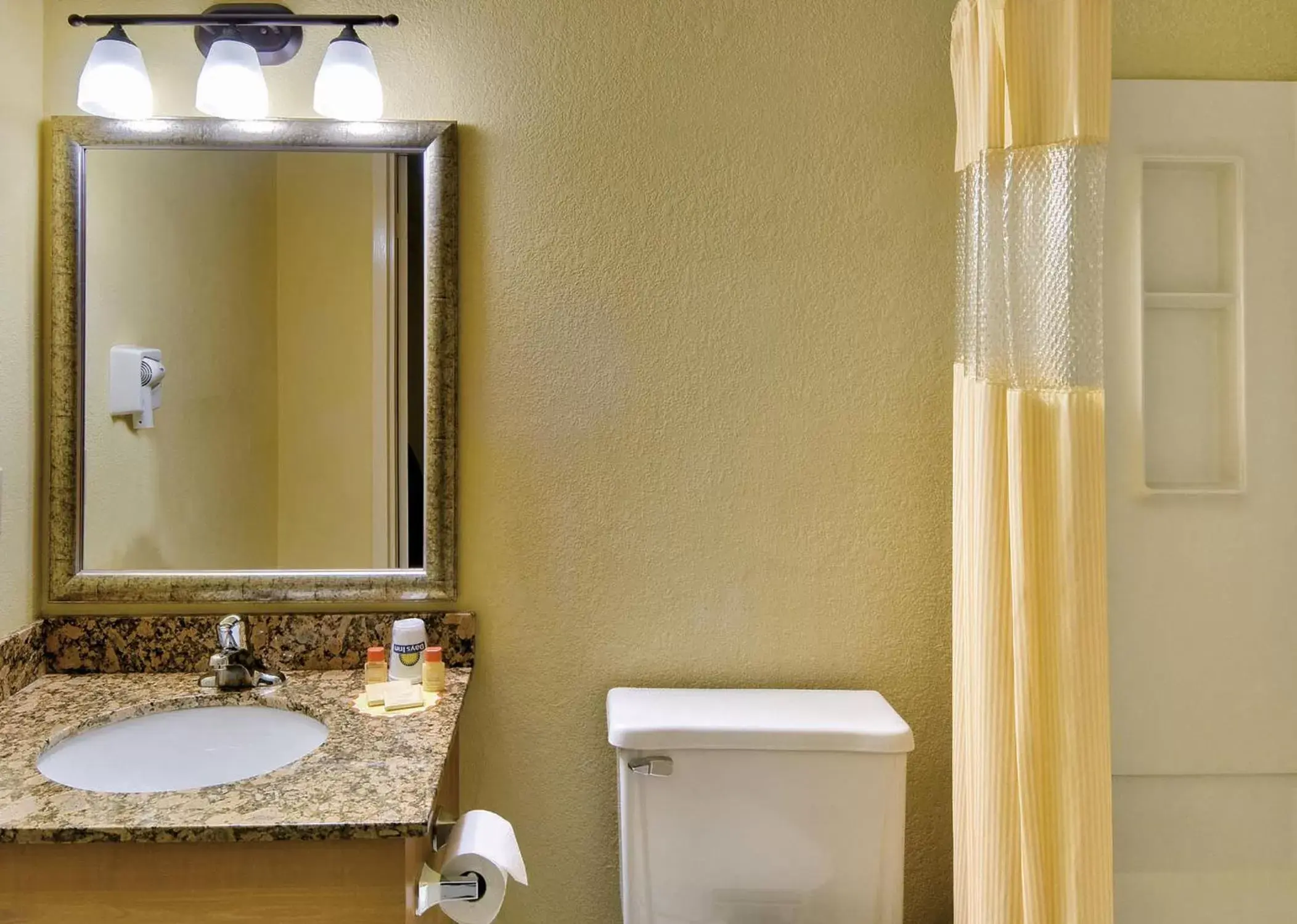 Double Room with Two Double Beds - Non-Smoking in Windsor Hotel Double Room with Two Double Beds - Non-Smoking in Windsor Hotel