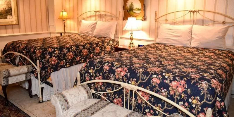 Bed in The Richard Johnston Inn & 1890 Caroline House