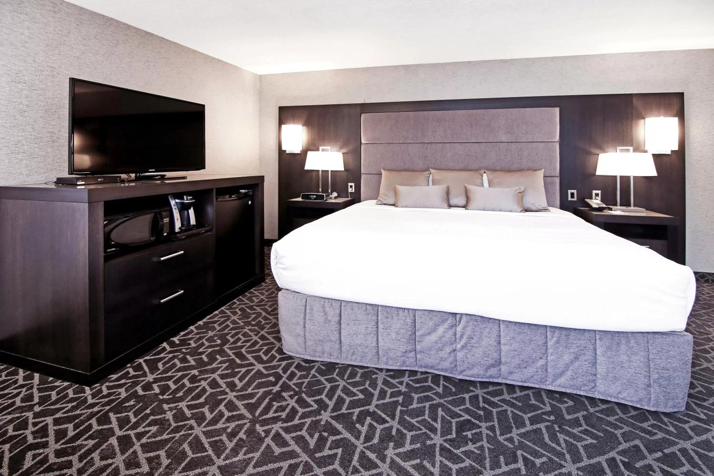 Bed in Best Western Plus Banff International Lodge