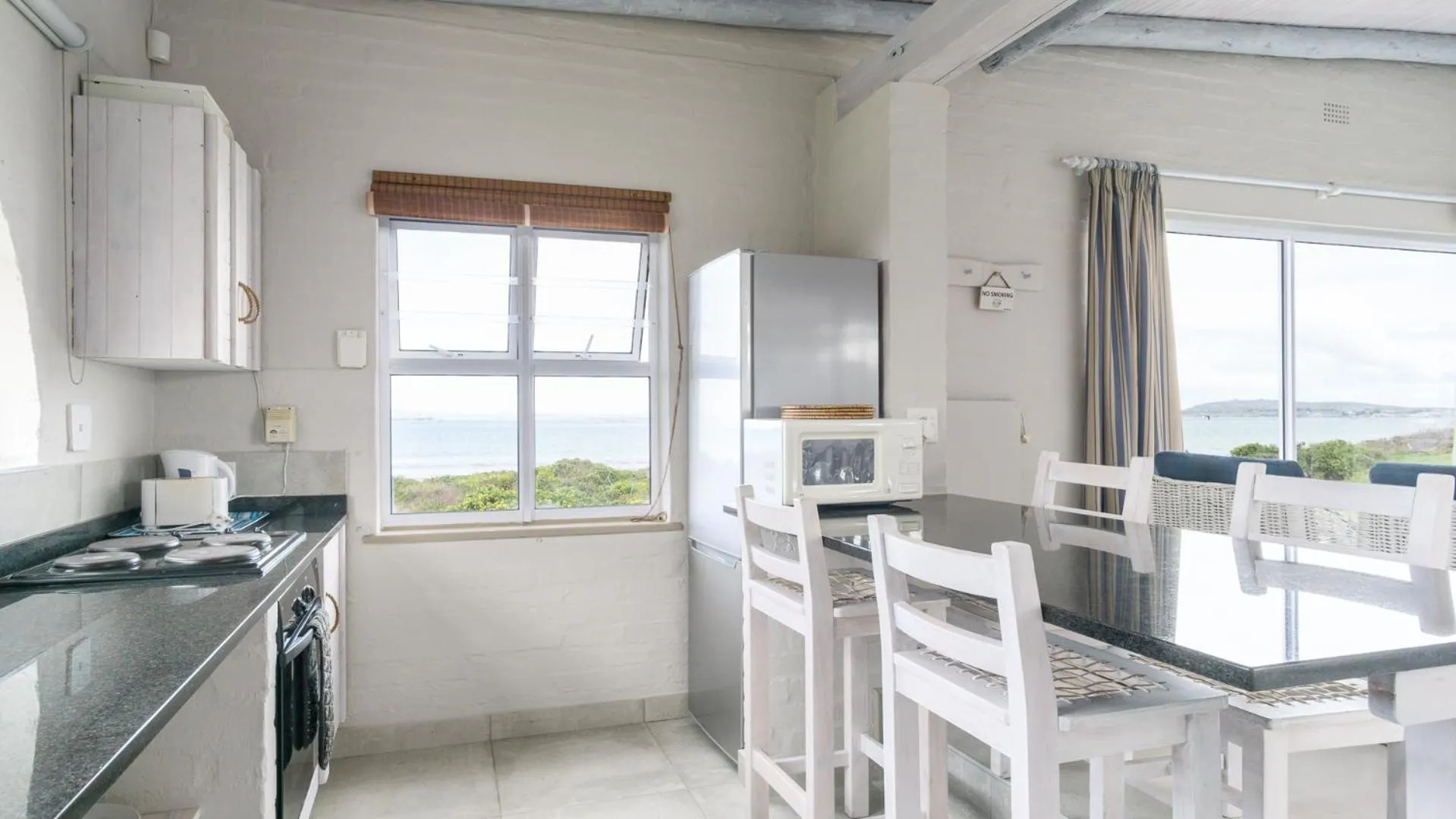 Kitchen or kitchenette in Blue Bay Lodge