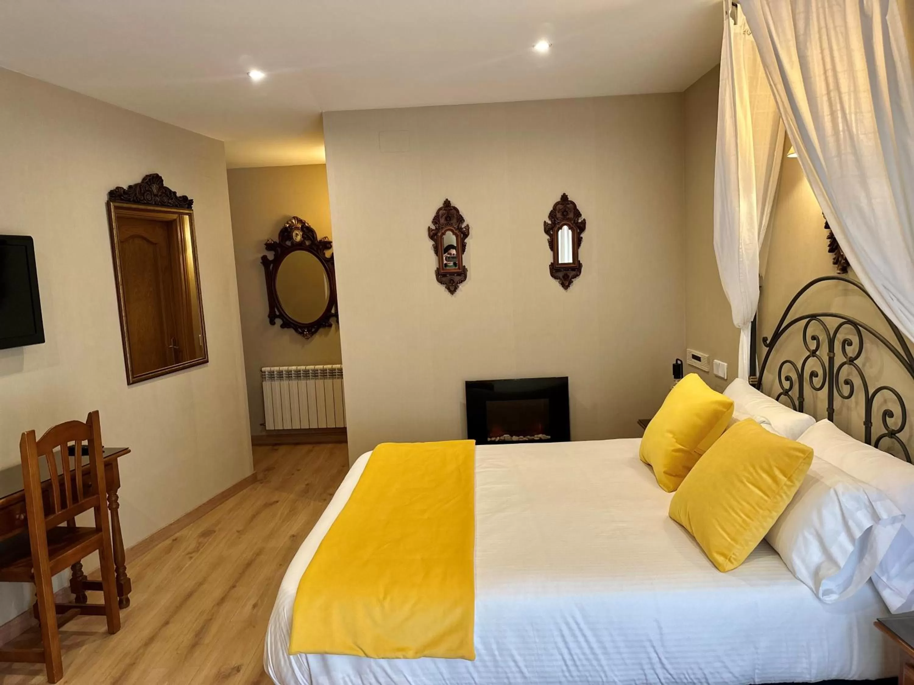 Bed in Hotel Arco San Vicente