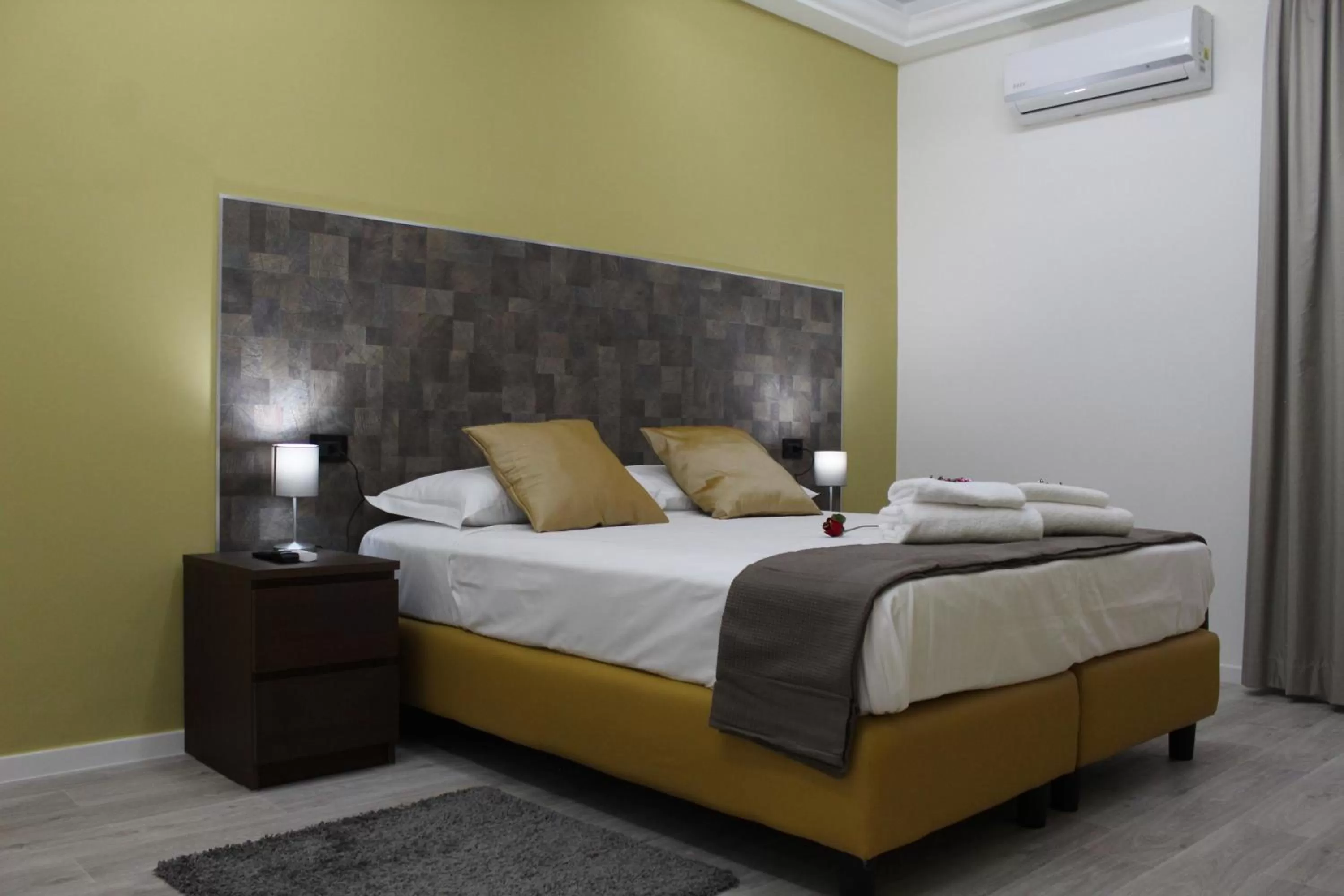 Bed in Royalty Rooms & Spa