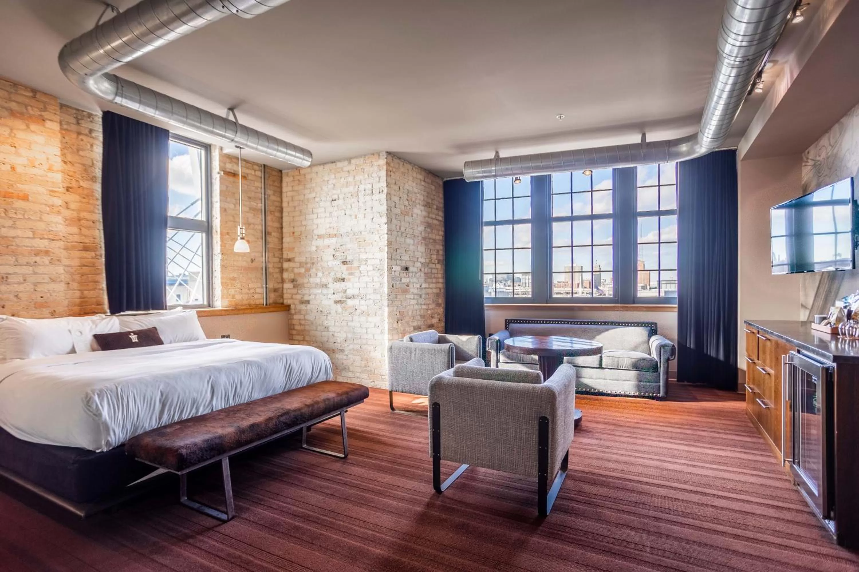 Living room, Bed in The Iron Horse Hotel