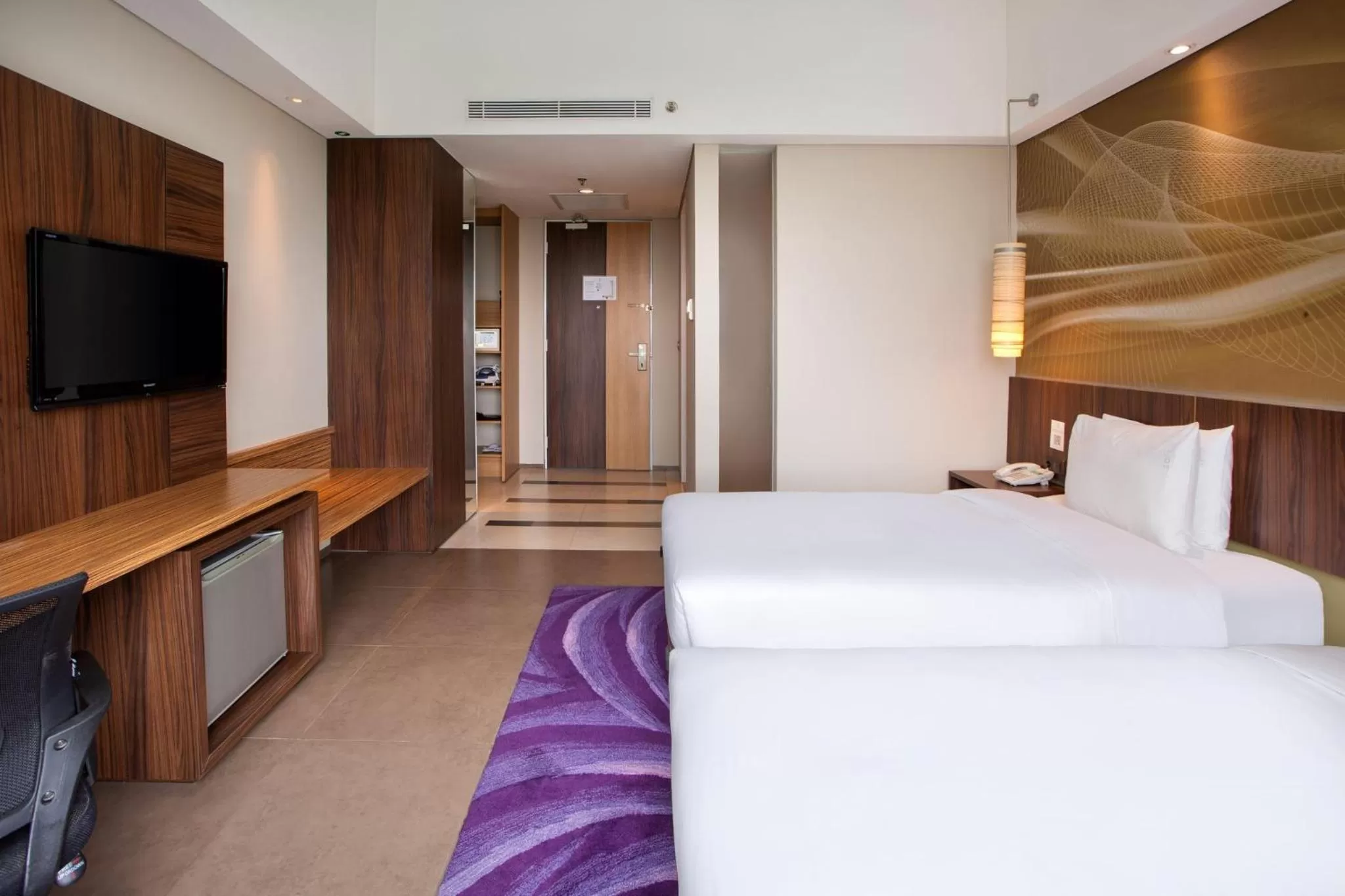Photo of the whole room, Bed in Holiday Inn Bandung Pasteur by IHG