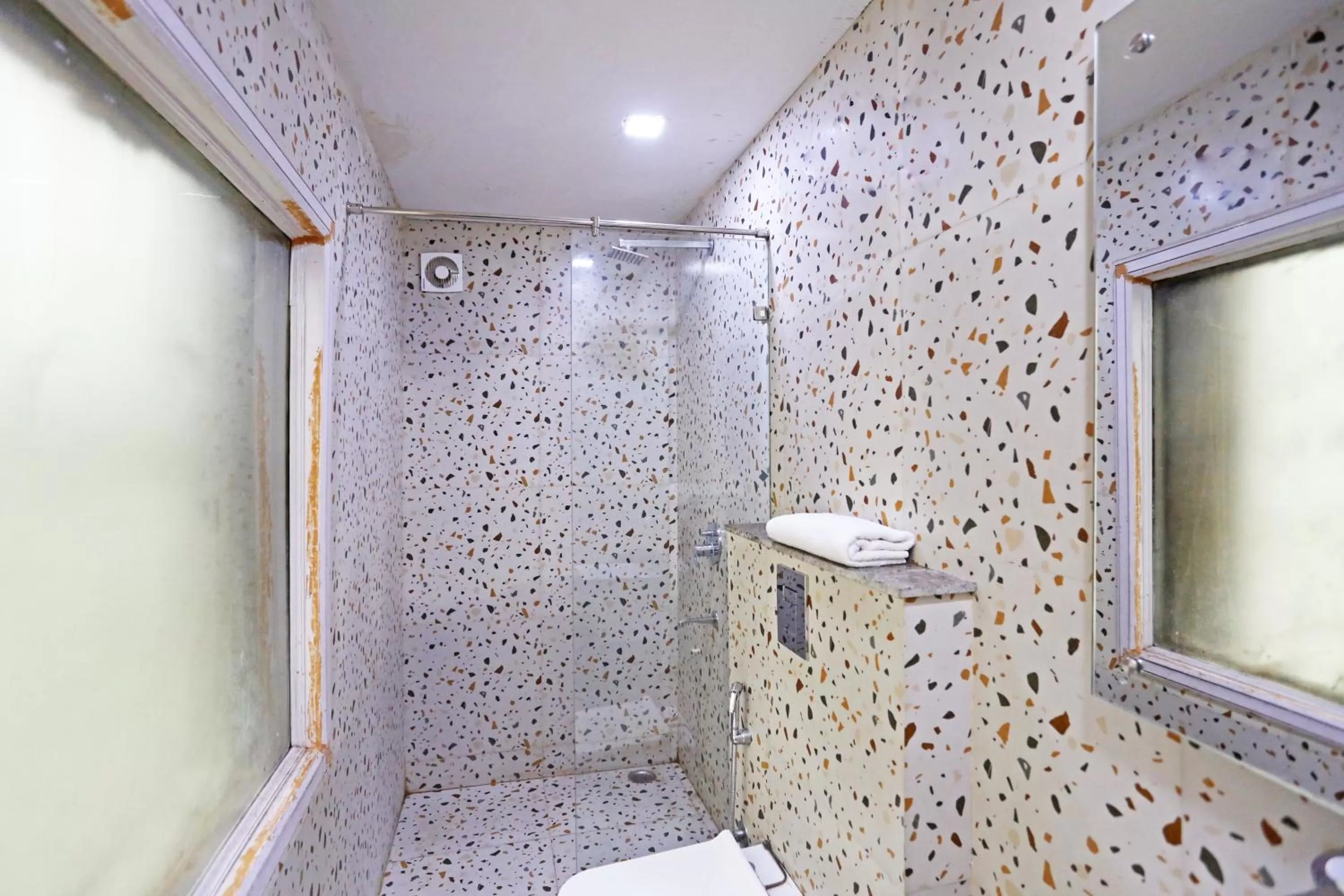 Shower, Bathroom in Frankstay By Hotel Preet in 05 mints walking Distance Nizamuddin Railway Station