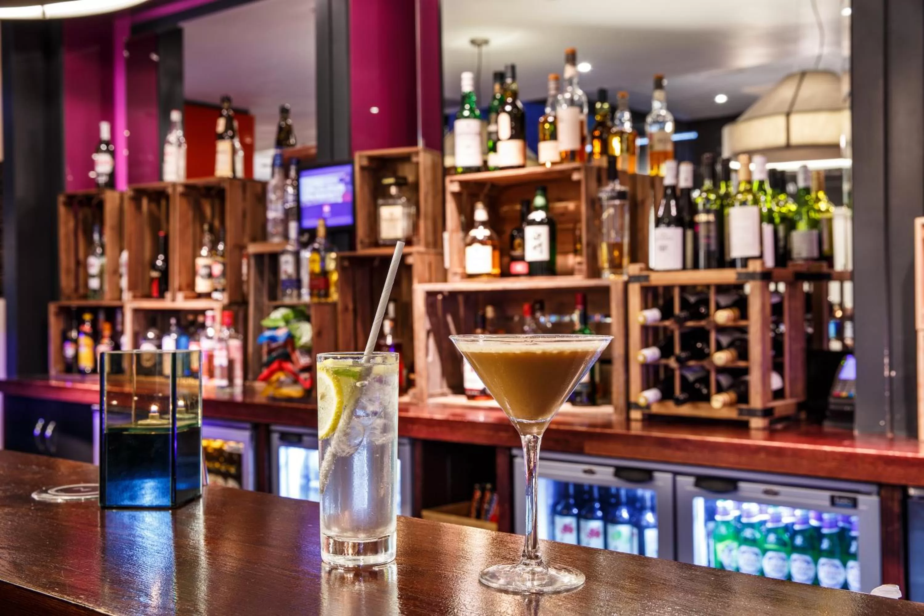 Lounge or bar in ibis Bristol Temple Meads