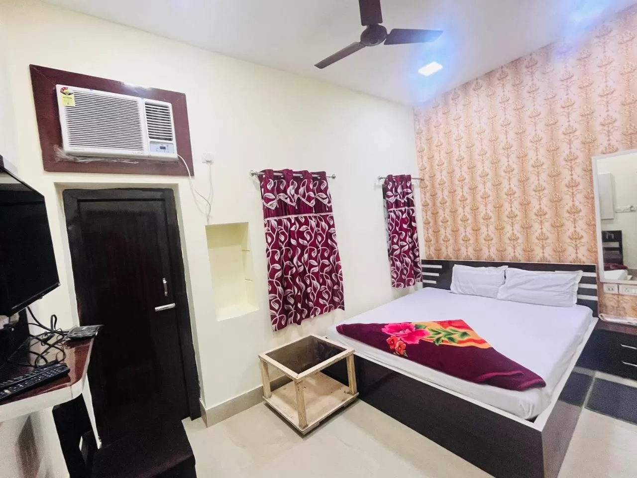 TV and multimedia, Bed in Hotel Airlines