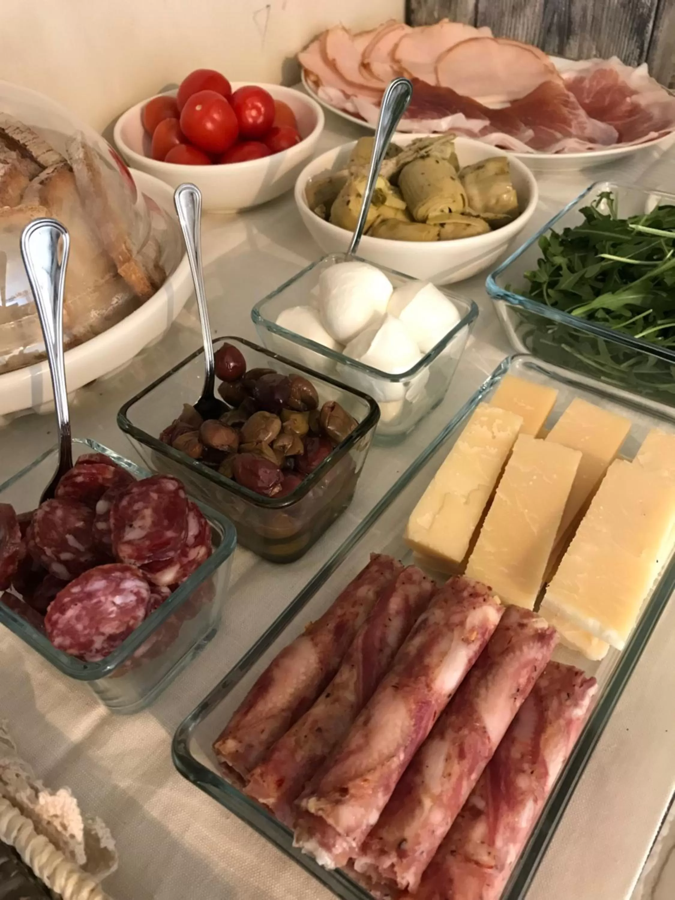 Buffet breakfast in Charme in Perillis