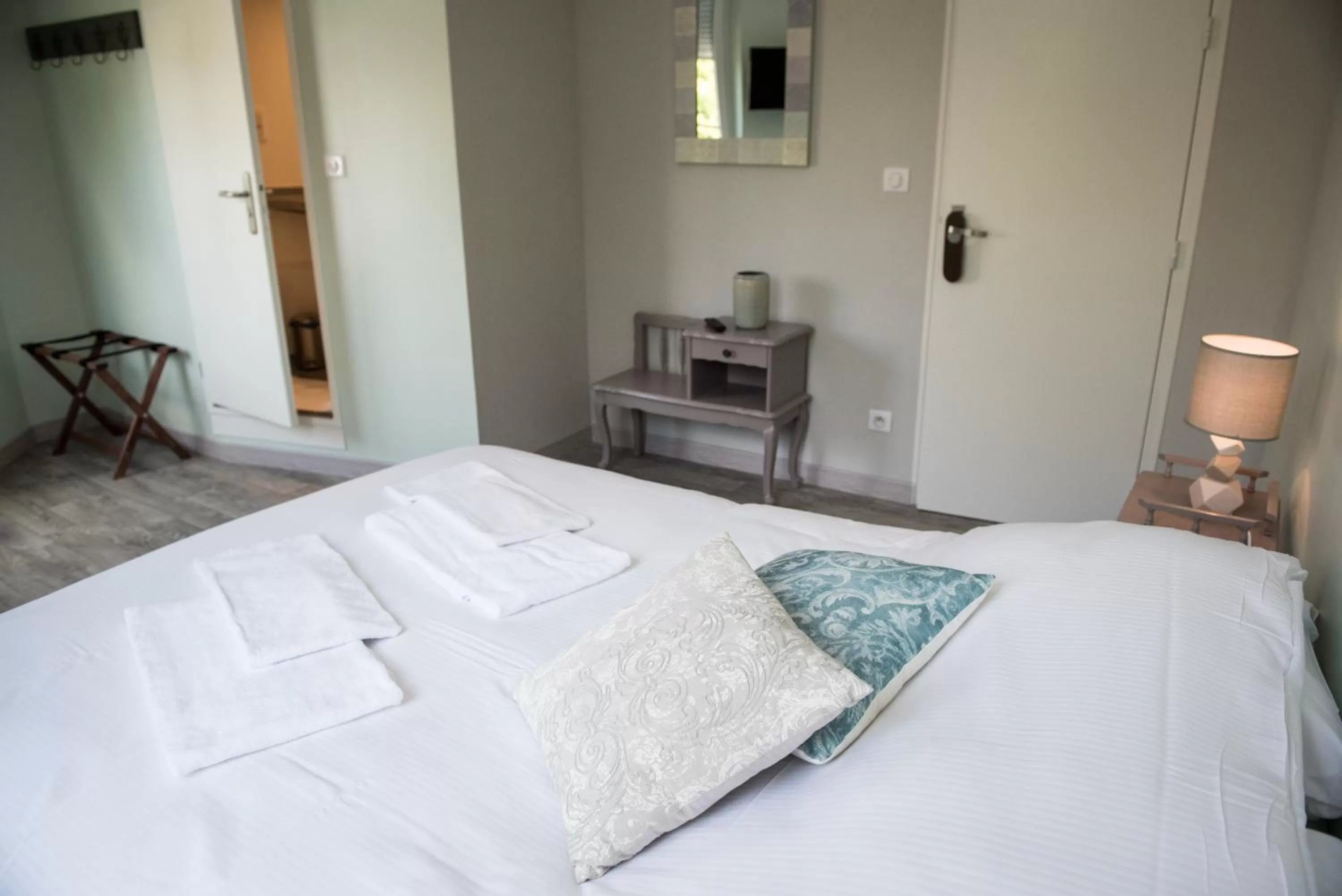 Bedroom, Bed in Logis Hotel Restaurant Le Relais Fleuri