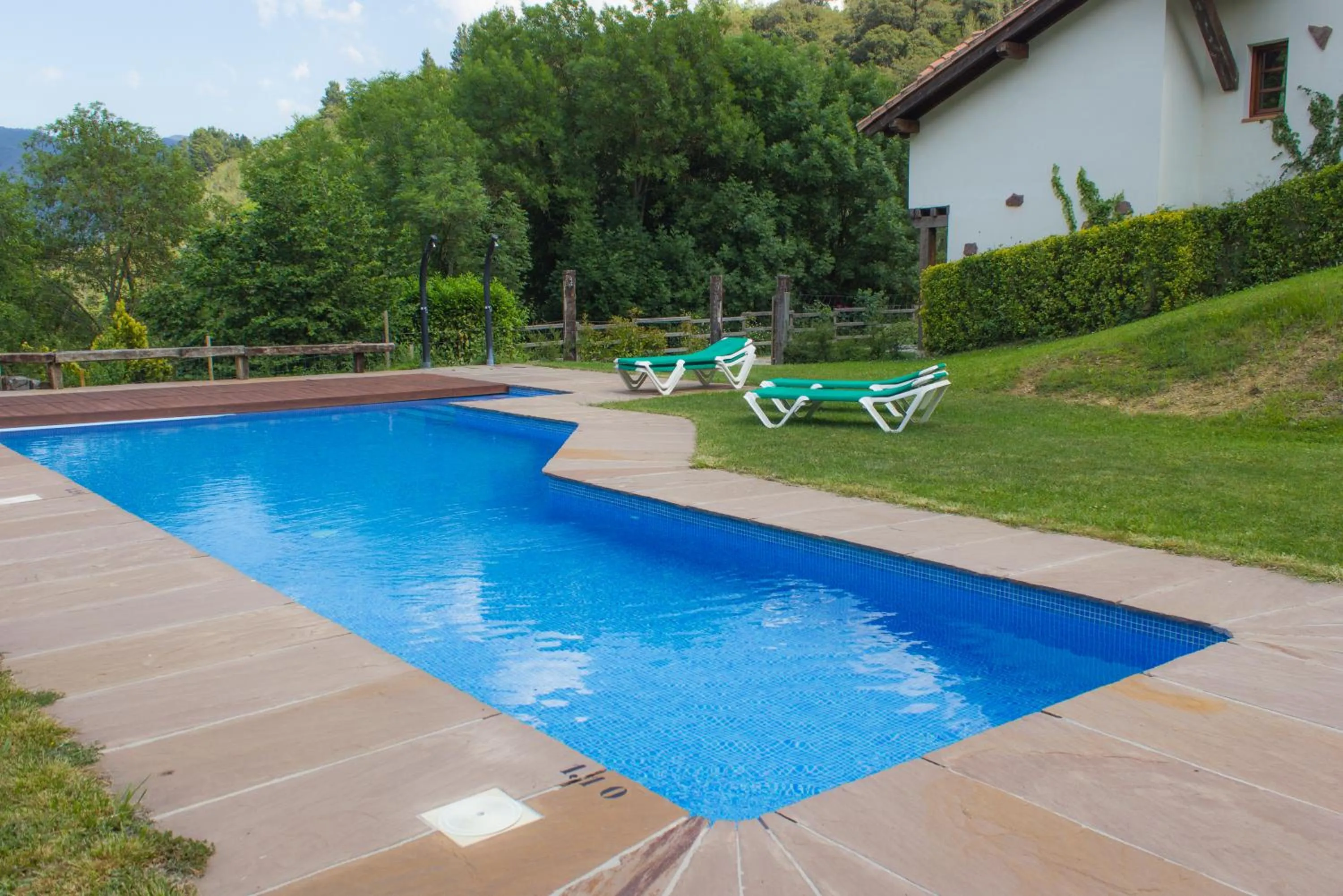 Swimming pool in Viviendas Rurales El Covaju
