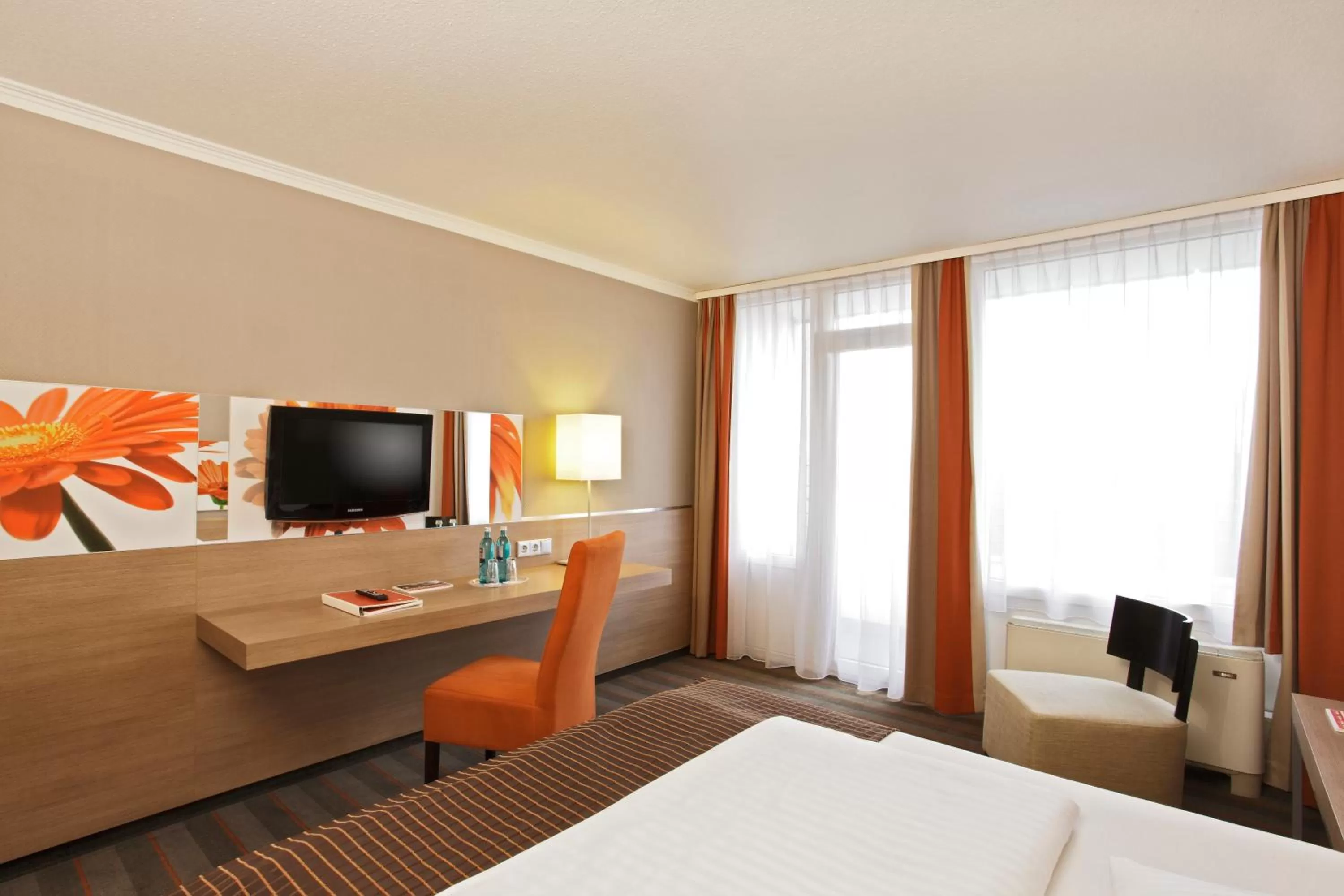 Bedroom, Bed in SOALTEE Hotel by Trip Inn Frankfurt Messe Tagungshotel